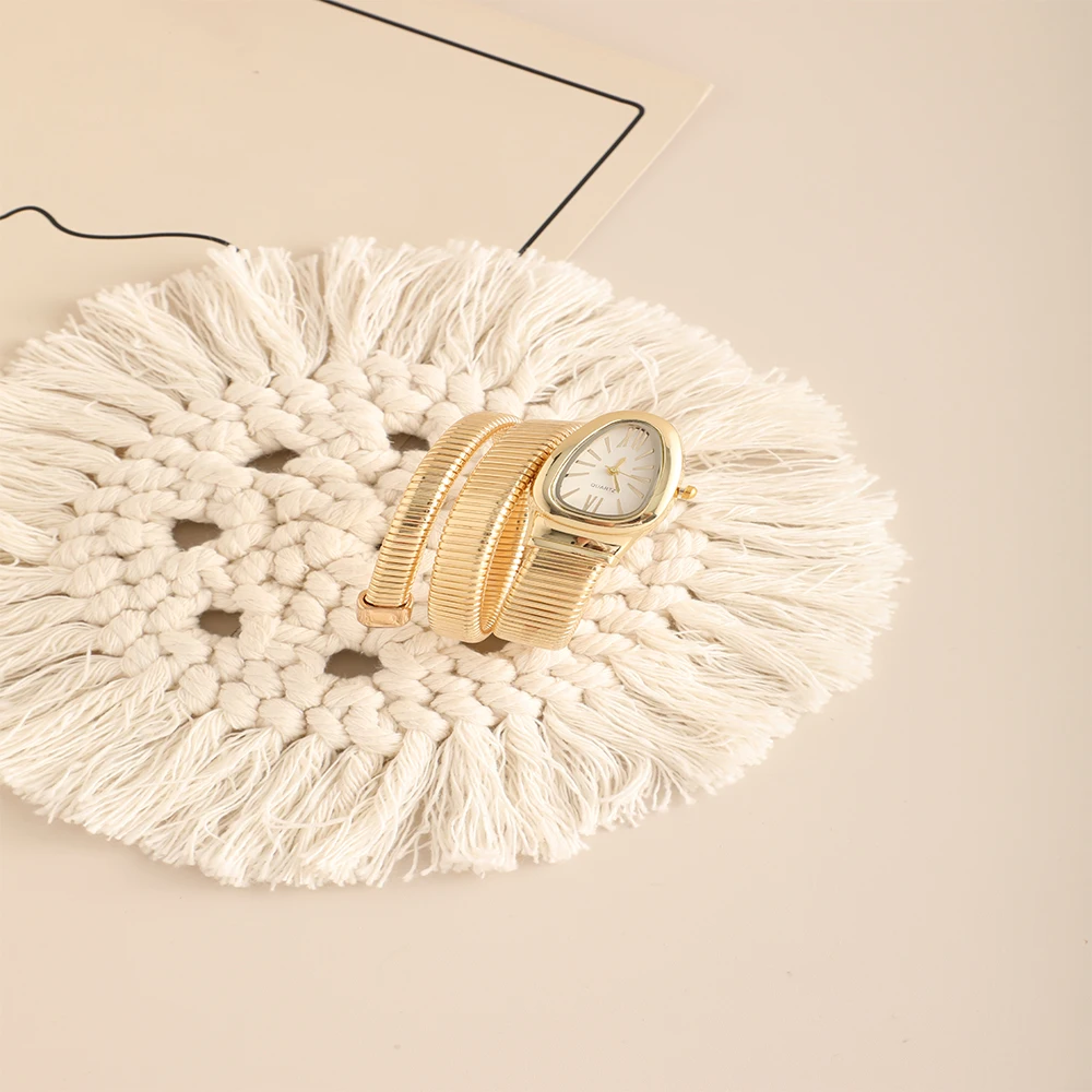 

Модные женские часы в форме змеи с бриллиантами, инкрустированные бриллиантами, универсальные и персонализированные часы для женщин