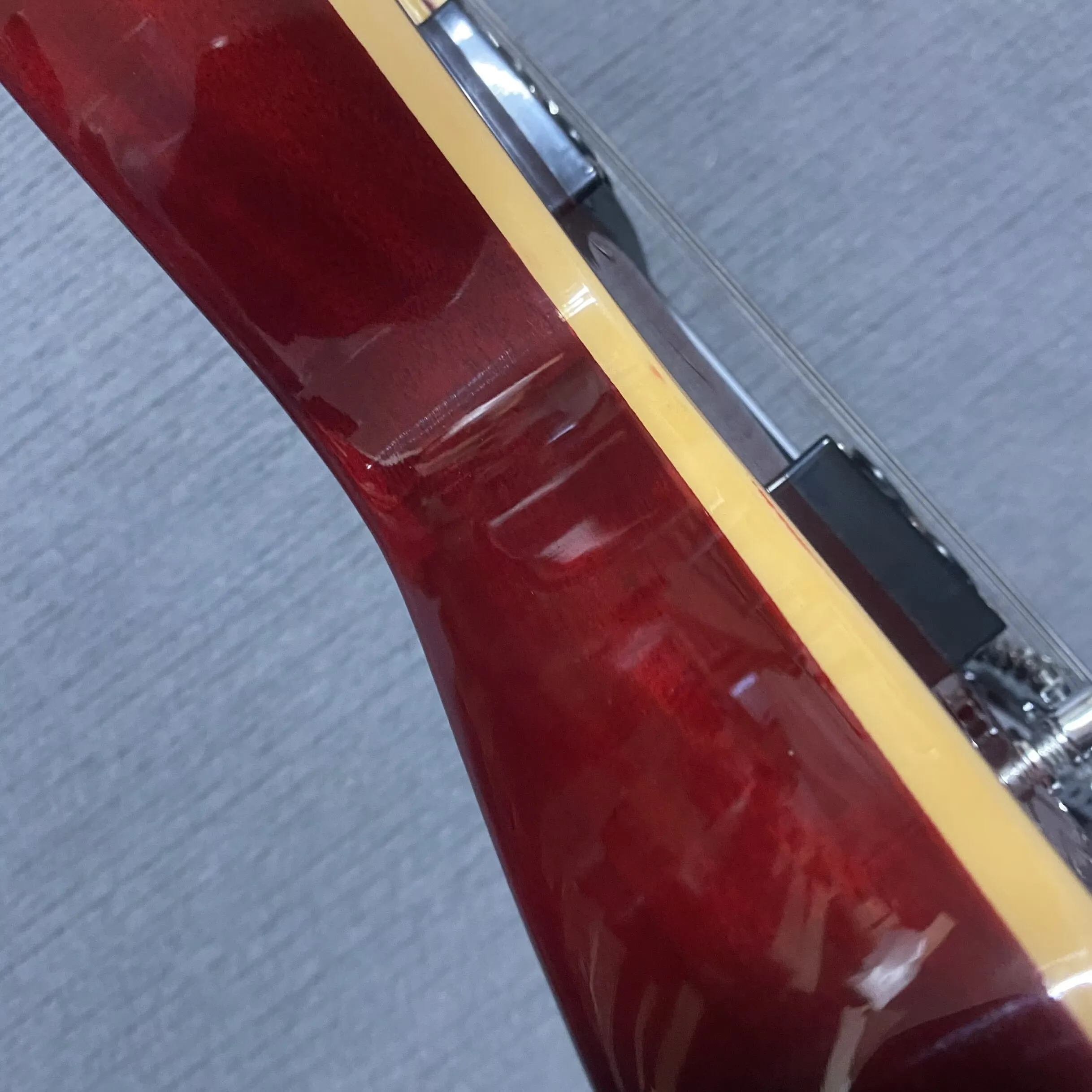 Deep red flame-pattern electric guitar  Solid wood electric guitar in stock, shipped within 48 hours. Real pictures and videos t