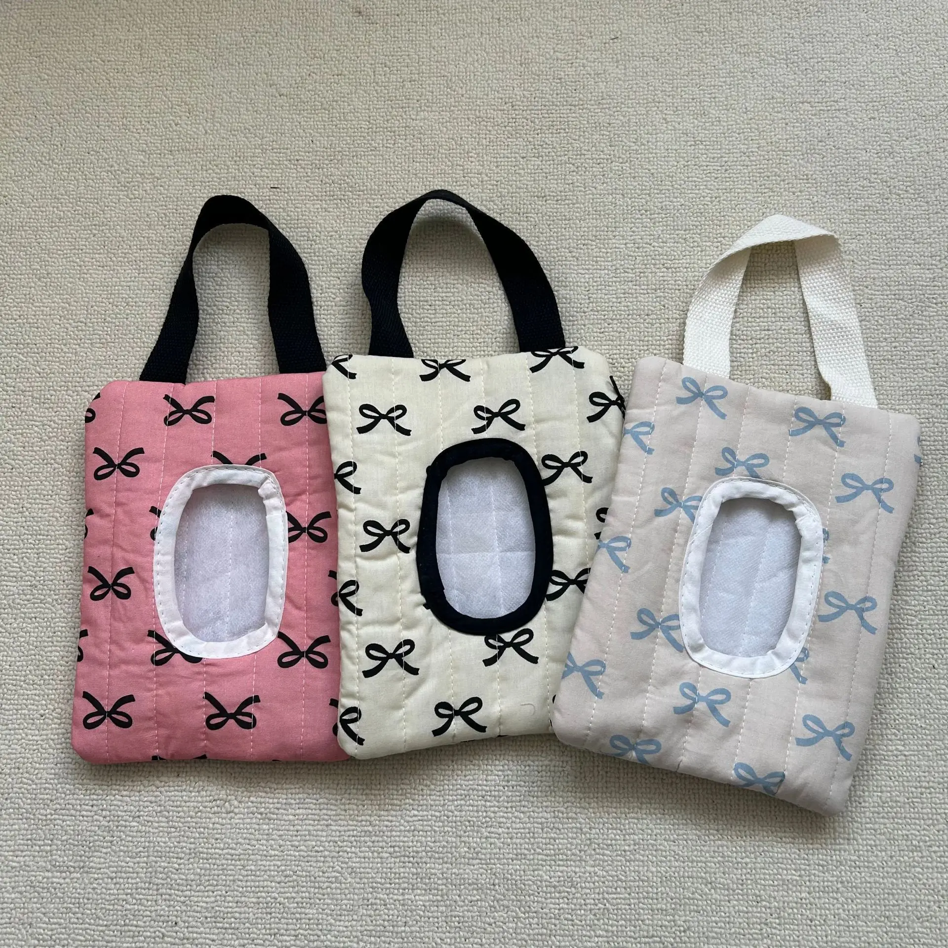 Estuche portátil para toallitas húmedas con estampado de lazo, caja de pañuelos con tapa, cochecito de bebé, soporte dispensador de pañuelos colgante, bolsa de almacenamiento de pañuelos para coche