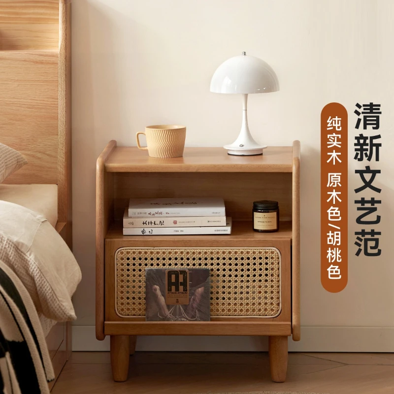 

Прикроватная тумбочка из цельного дерева. Современная простая бытовая прикроватная тумбочка для хранения в гостиной.