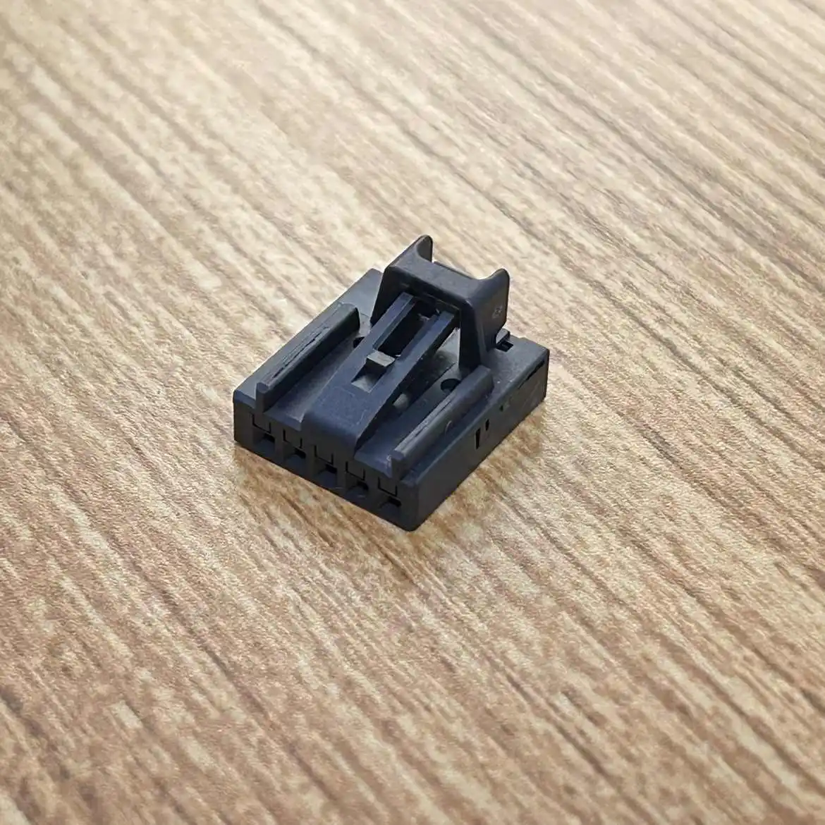 10Pcs TE/Original 5-Pin 8R0 973 605 connector 2345916-1