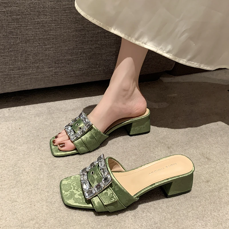 2024 Metal Button Letter Decoration Women Slippers Summer Women Sandals Flat Beach Shoes Ladies Sandals Beach Shoes Flip Flop