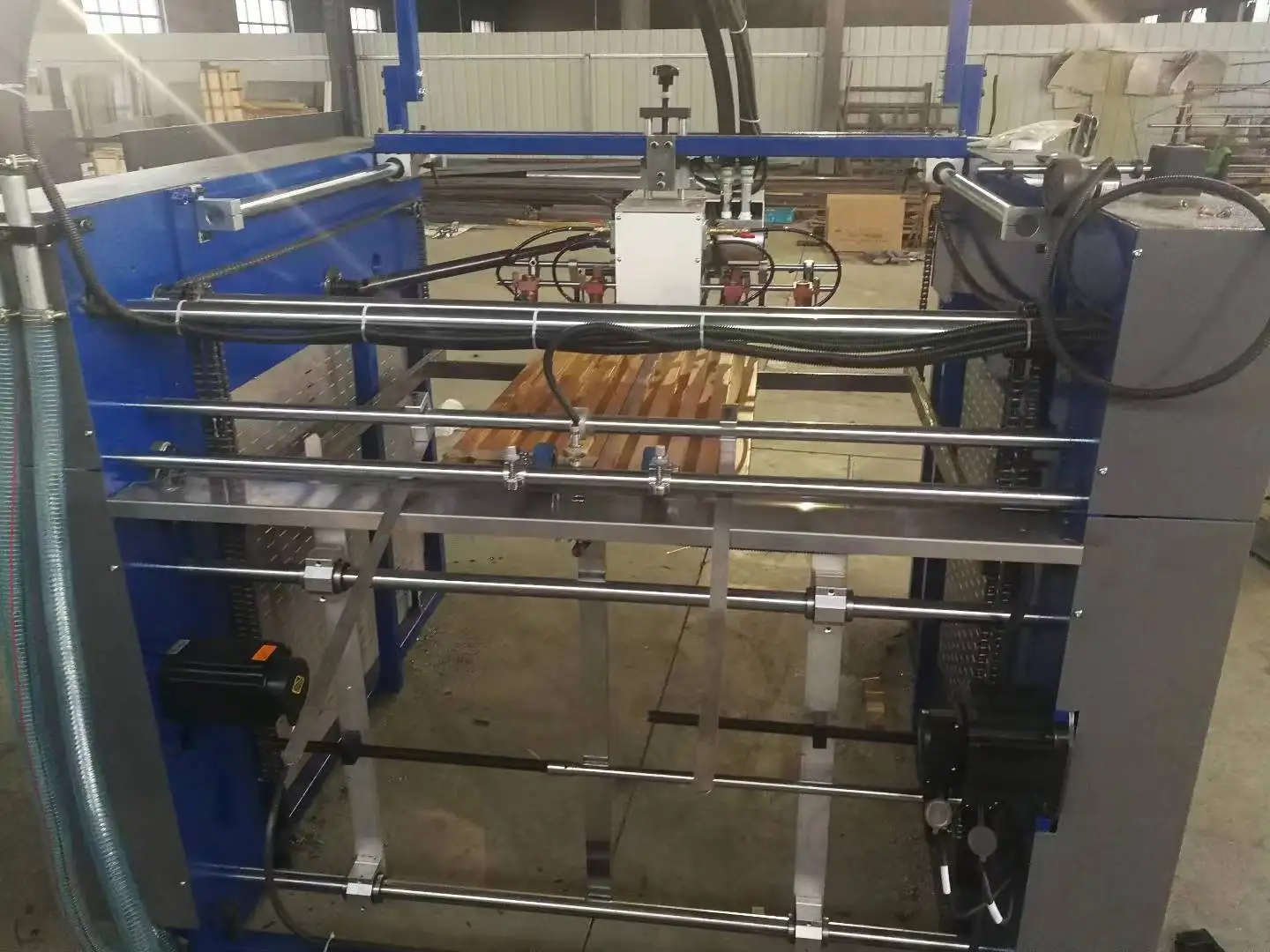 YTM Высокопроизводительный заводской полностью автоматический ламинатор горячего предварительного покрытия 1100 горячего прессования