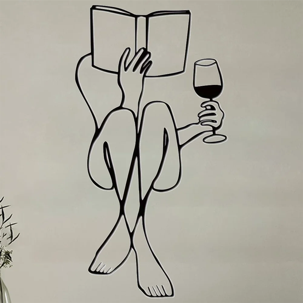 Einzigartige minimalistische Metalldekoration mit einer Frau, die ein Buch und Wein hält, ideal zur Aufwertung Ihres Zuhauses mit künstlerischem Flair.