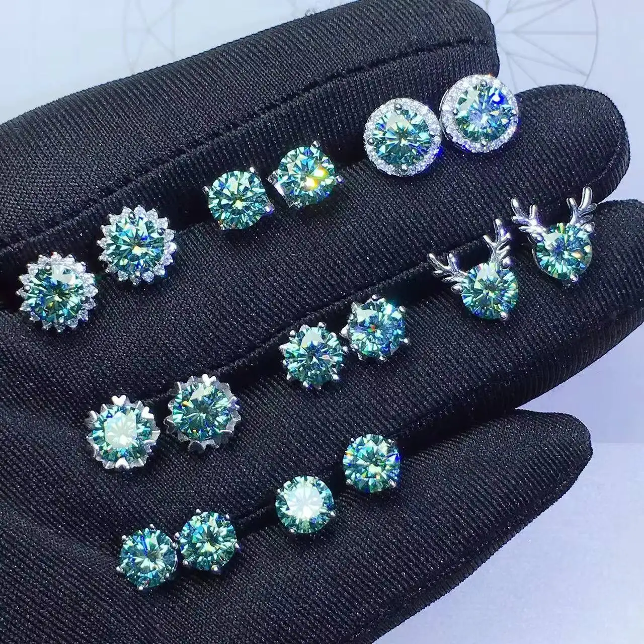 

2024 Luxury Women 925 Silver Moissanite Earrings 1 Carat Green Earrings Women Sterling Silver Stud Earrings
