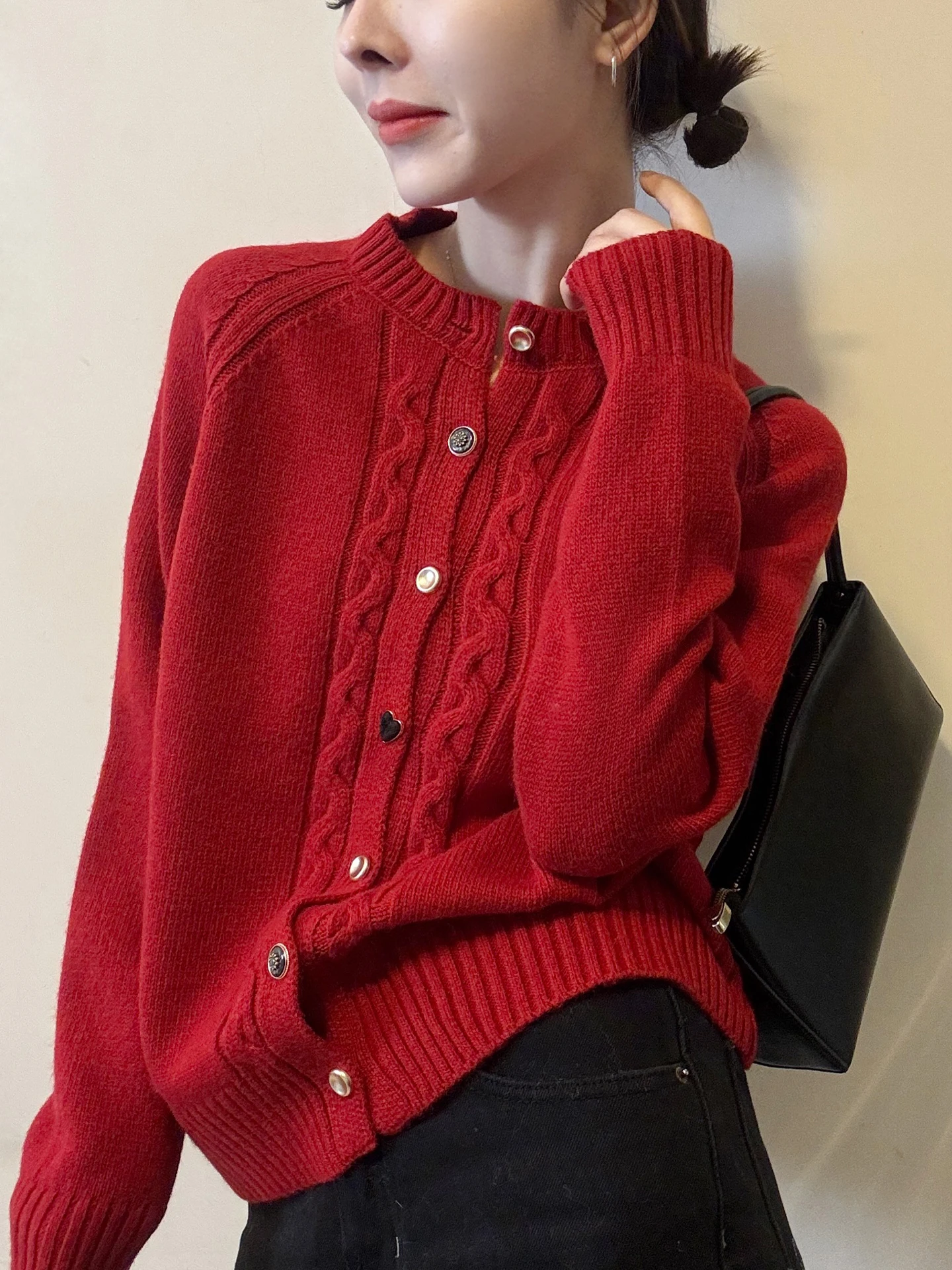 

Red Korean Sle Knitted Sweater Long Sve Single Button Design Winter Casual Versatile Camere Sweater Commute Friendly