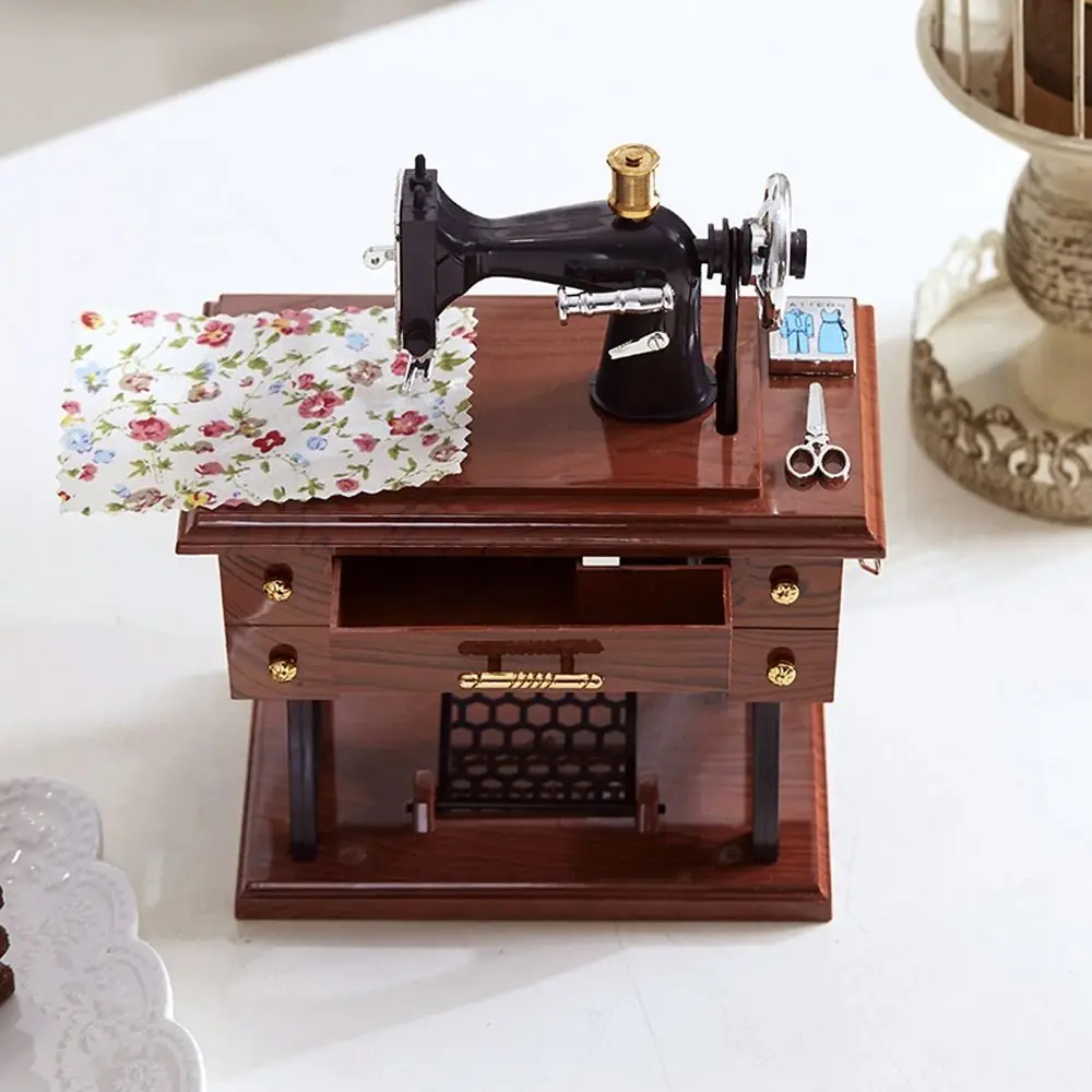 

Simulation Dollhouse Sewing Machine Hand-Crank Vintage Sewing Machine Model Clockwork Mechanism Drawer Can Be Opened