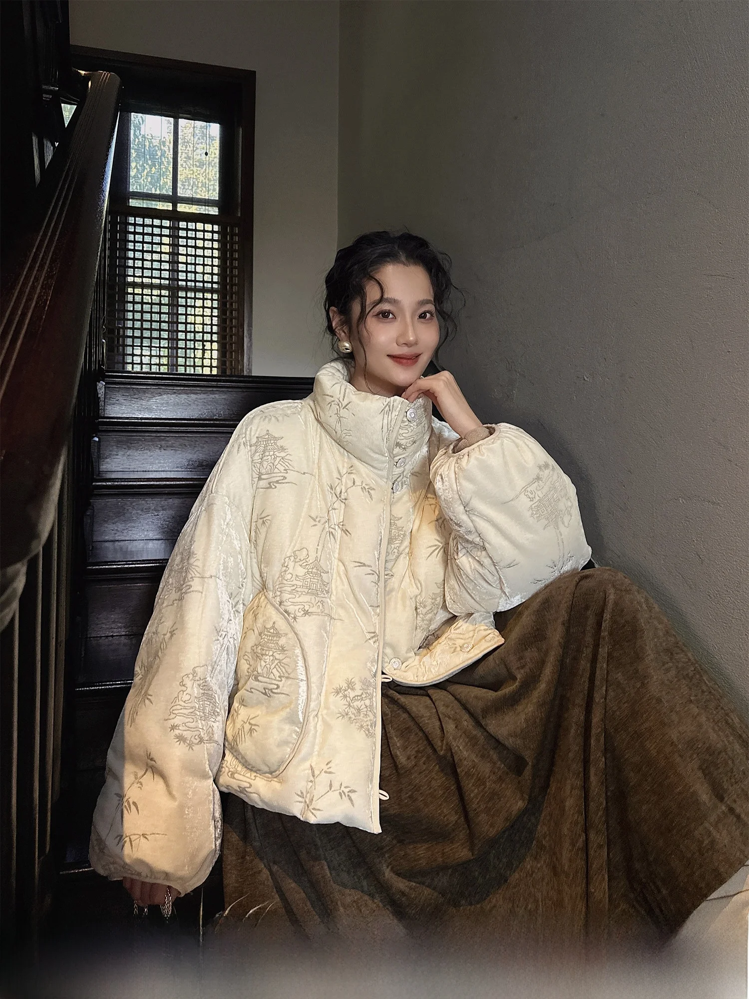 

Зимняя женская куртка Sanji Bla Flower Double Birth New Chinese Sle Velvet National Trend Down Jaet 2025 New National Tr...