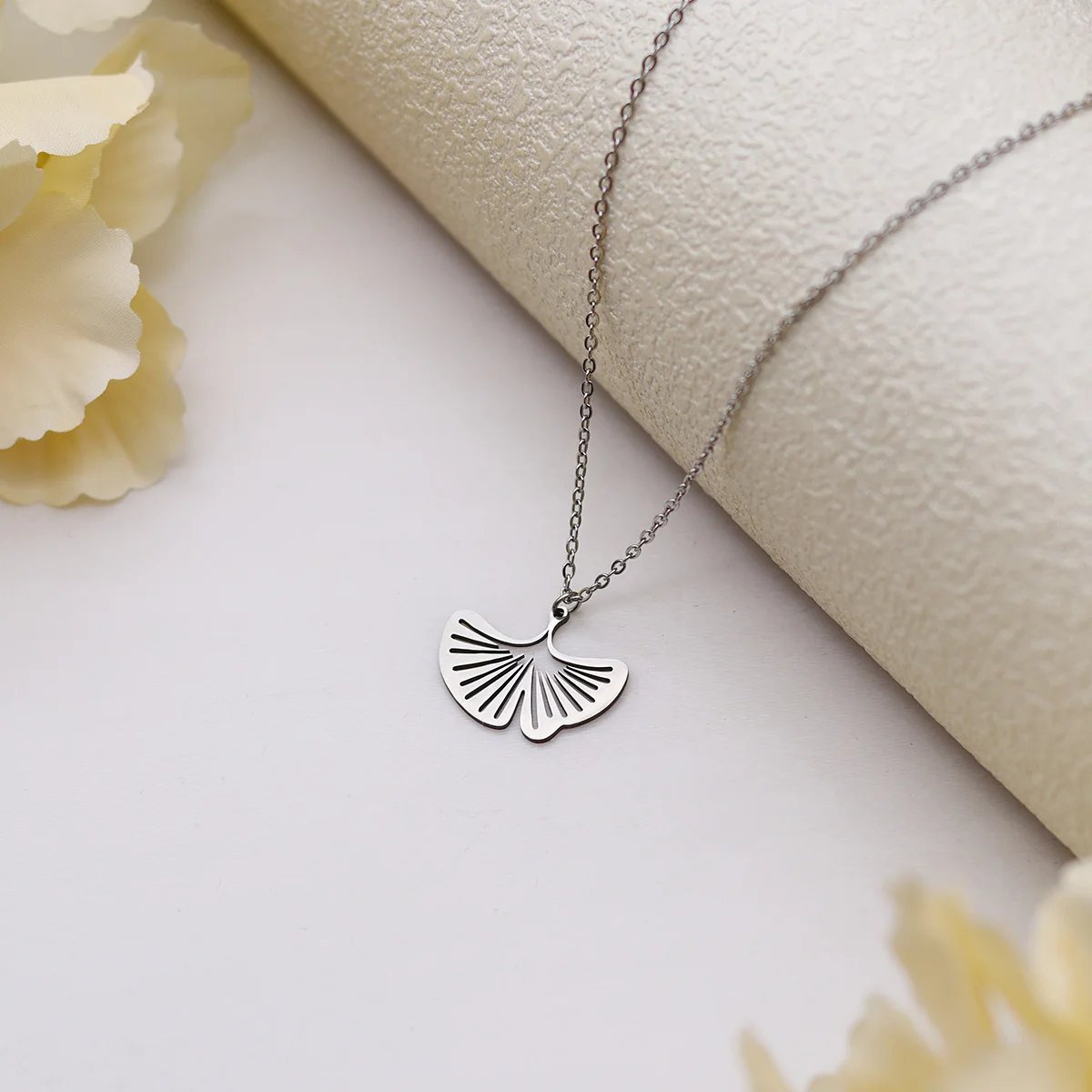 Fan Shaped Pendant Stainless Steel Necklace For Men And Women Fashionable And Simple Birthday Gift Jewelry Gift Wholesale