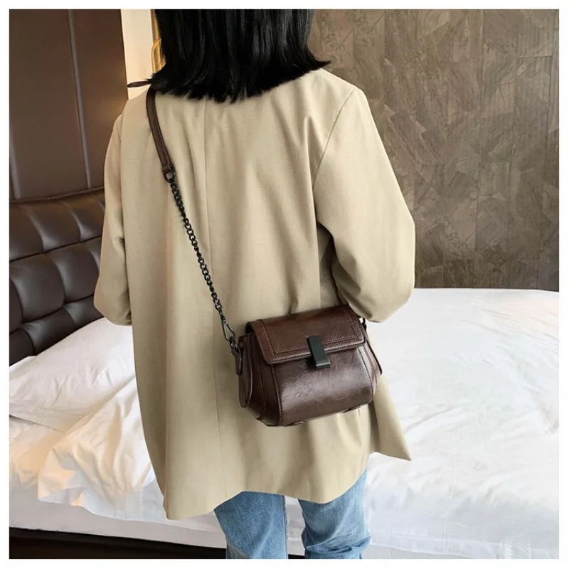 

Spring Summer New Bag 2026 Shoulder Messenger Bag Fashionable Korean Version Simple Small Square Bag Retro Chain Small Handbag