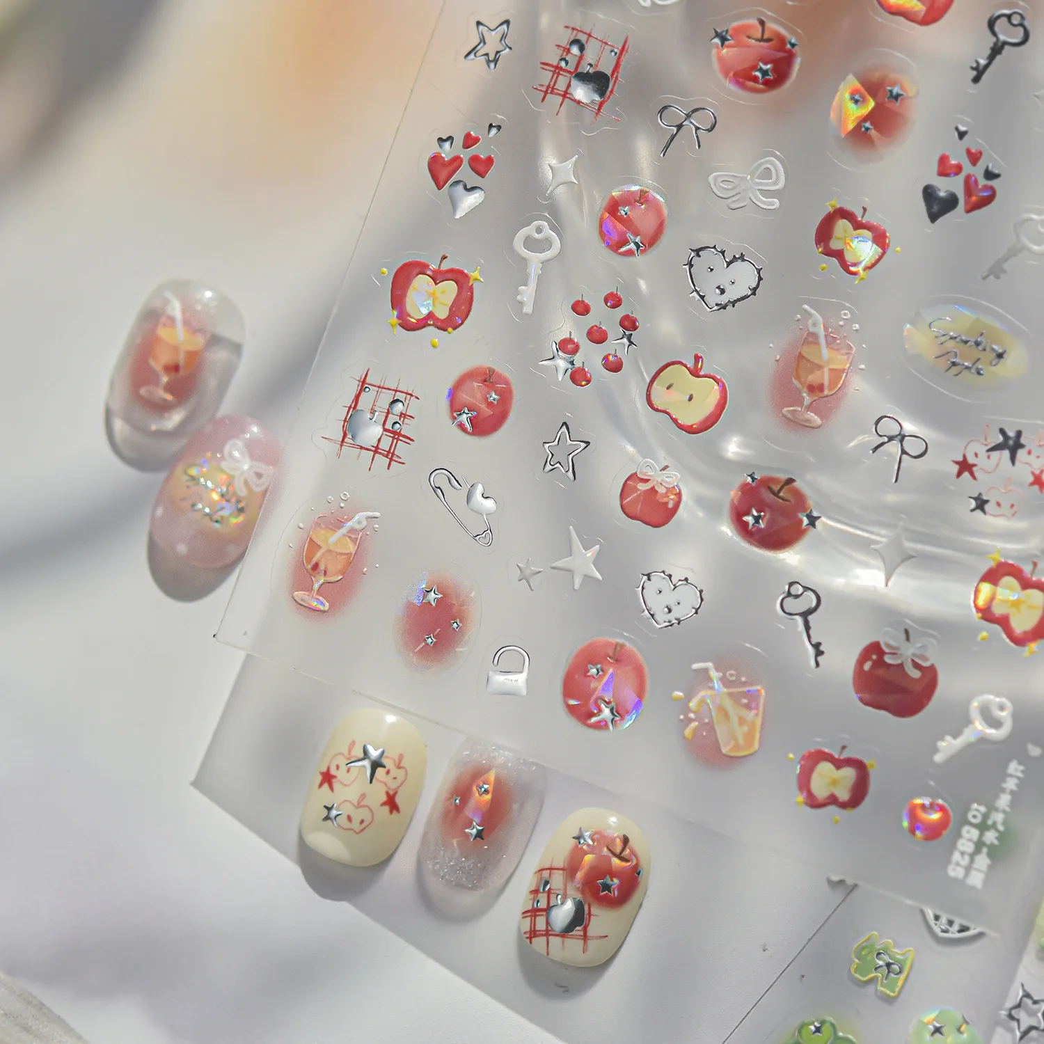 Süße Frucht Rot Grün Apfel Schleife Schlüssel Cocktail Stern 5D Nagelkunst-Aufkleber Niedliche Retro-Cartoon Selbstklebende Nagelkunst-Abziehbilder Maniküre