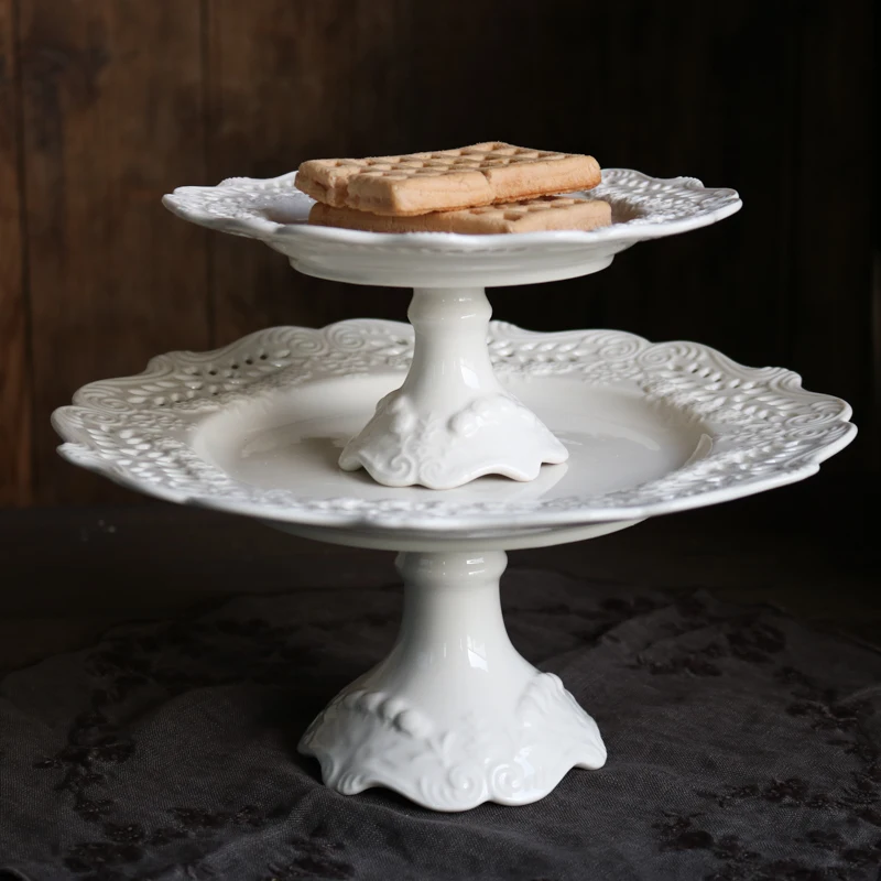Cream-coloured Vintage Cut-out Decorative Tray/High Feet Dessert Platter