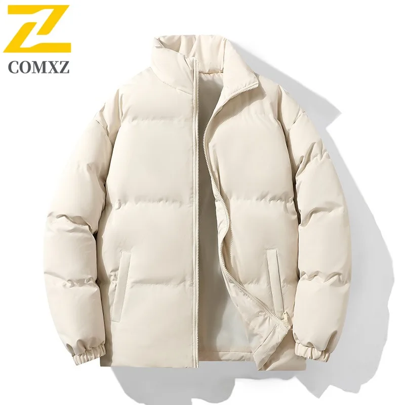 เสื้อแจ็คเก็ตบุผ้าสำหรับผู้ชาย COMXZ แบบลำลอง คอตั้ง เหมาะสำหรับกิจกรรมกลางแจ้ง ทำงาน ให้ความอบอุ่น หนา น้ำหนักเบา สวมใส่สบายในชีวิตประจำวัน เสื้อโค้ทผ้าฝ้ายสำหรับฤดูหนาว