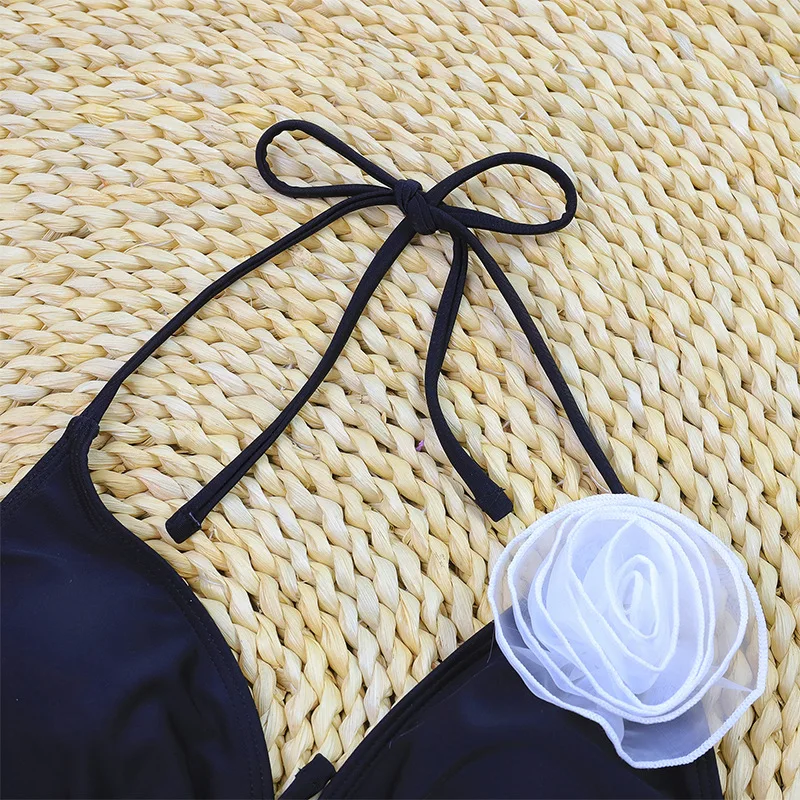 2025 새로운 섹시한 홀터넥 비키니 세트 블루 데님 컬러 3D 꽃 끈 수영복 여성 스플릿 수영복 오프 숄더 여성 수영복