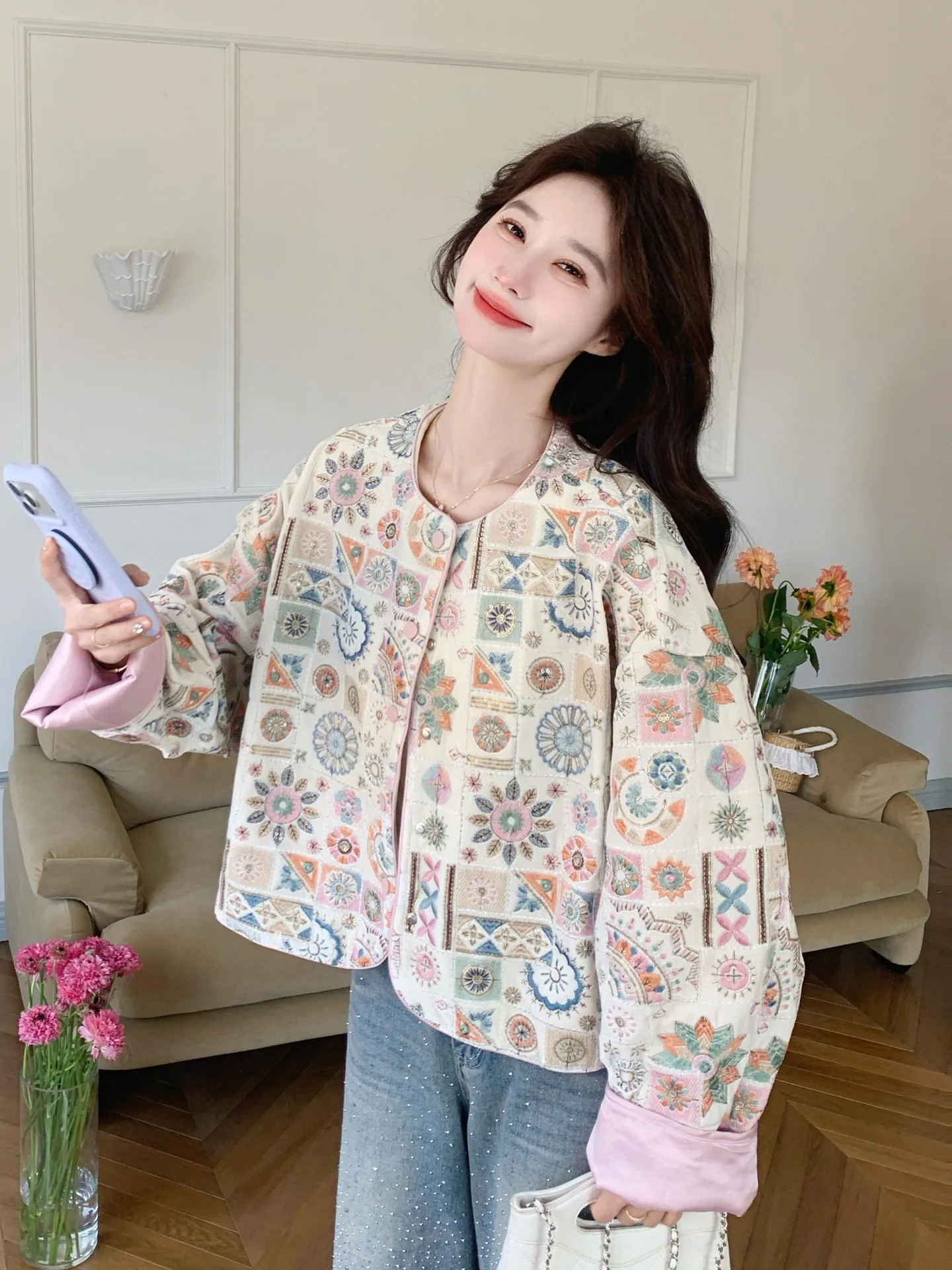 

Fashionable Short Embroidered Jacket Women's Spring 2026 New Style Casual Loose Fit Color Block Design Age-Defying Top