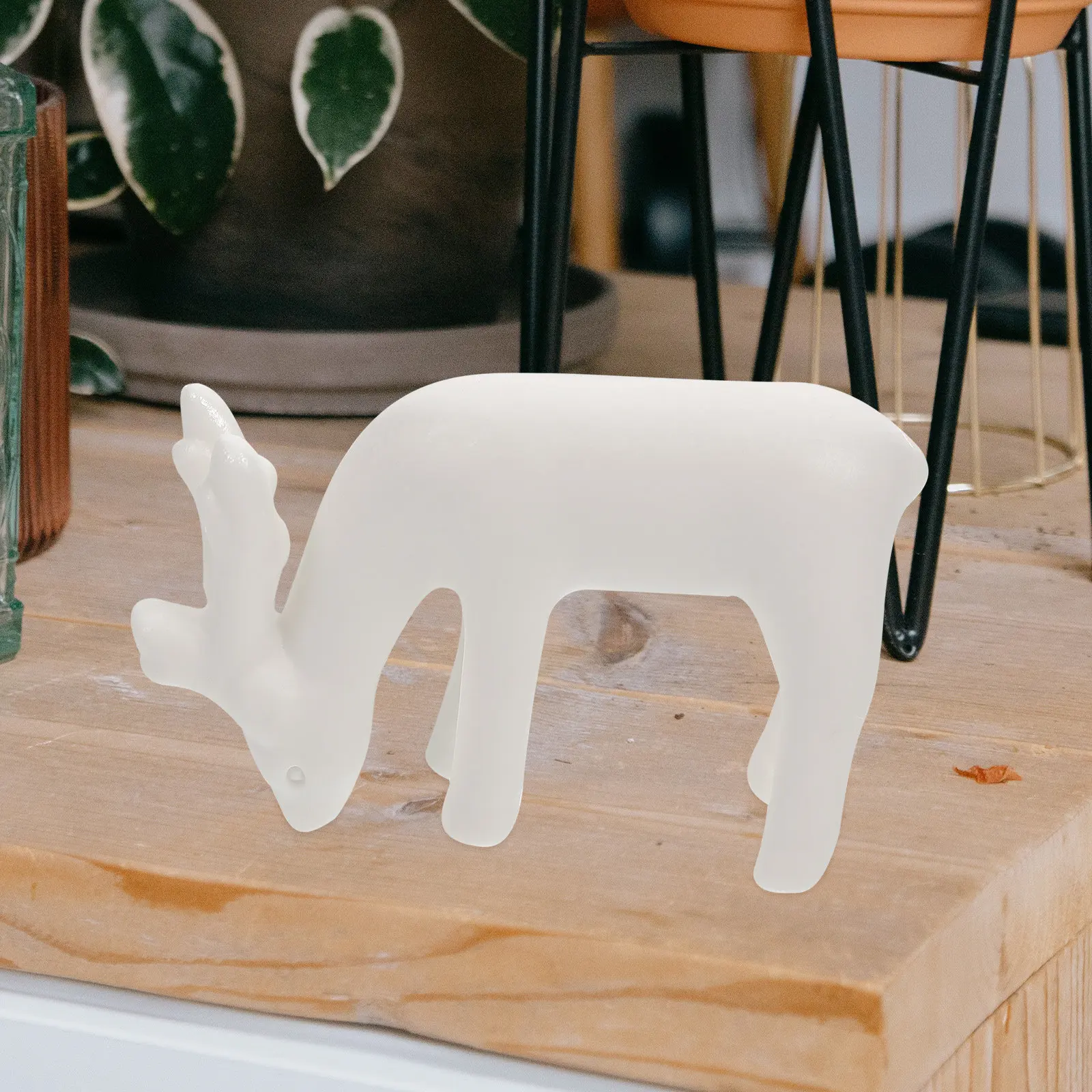 2Pcs White Porcelain Ceramic Deer Tea Pet Ornament Creative Desktop Decoration for Living Room Fairy Garden Craft Display Tea