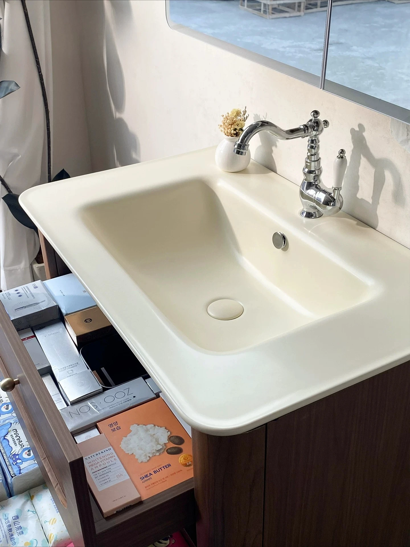 Medieval Bathroom Cabinet Skin Feeling Ceramic Integrated Basin Toilet French Arc Bathroom Cabinet Wash Table
