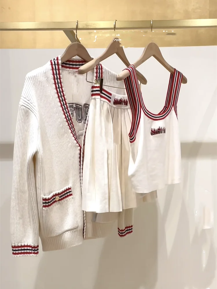 

High-End Version European Style Knitted Vest Color Block V-Neck Women's Fashion Set with Pleated Skirt And Open Cardigan