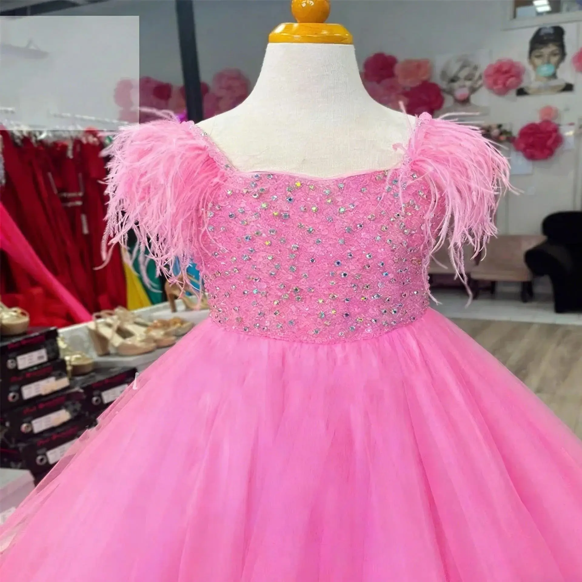 فستان أنيق مخصص لفتاة الزهور بدون أكمام مطرز بالخرز من التول المتدرج تنانير الأميرة فستان المسابقة ثوب التواصل الأول