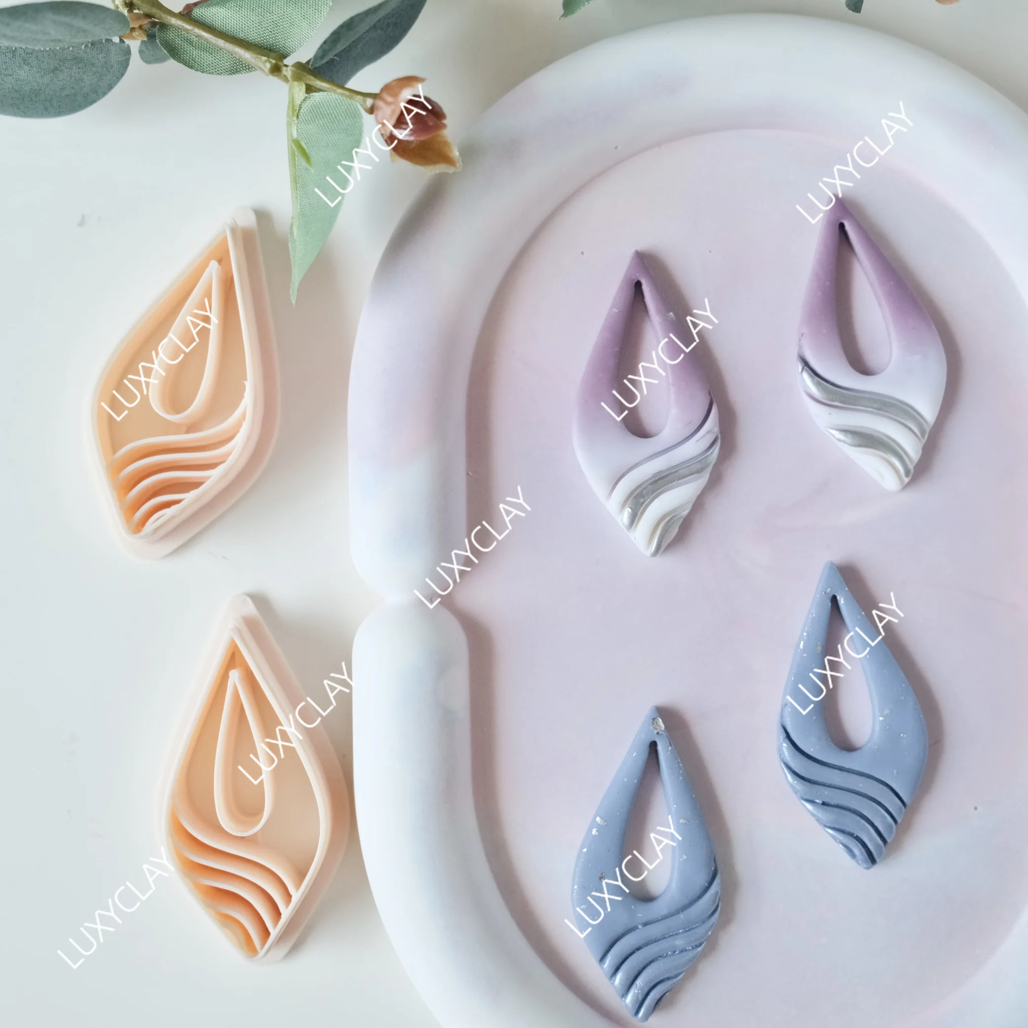 2pcs Donut Leaves Clay Cutters, Hollow Rhombus Shape Clay Cutters for Earring Jewelry Making, Embossed Raindrop Dangle Clay Mold