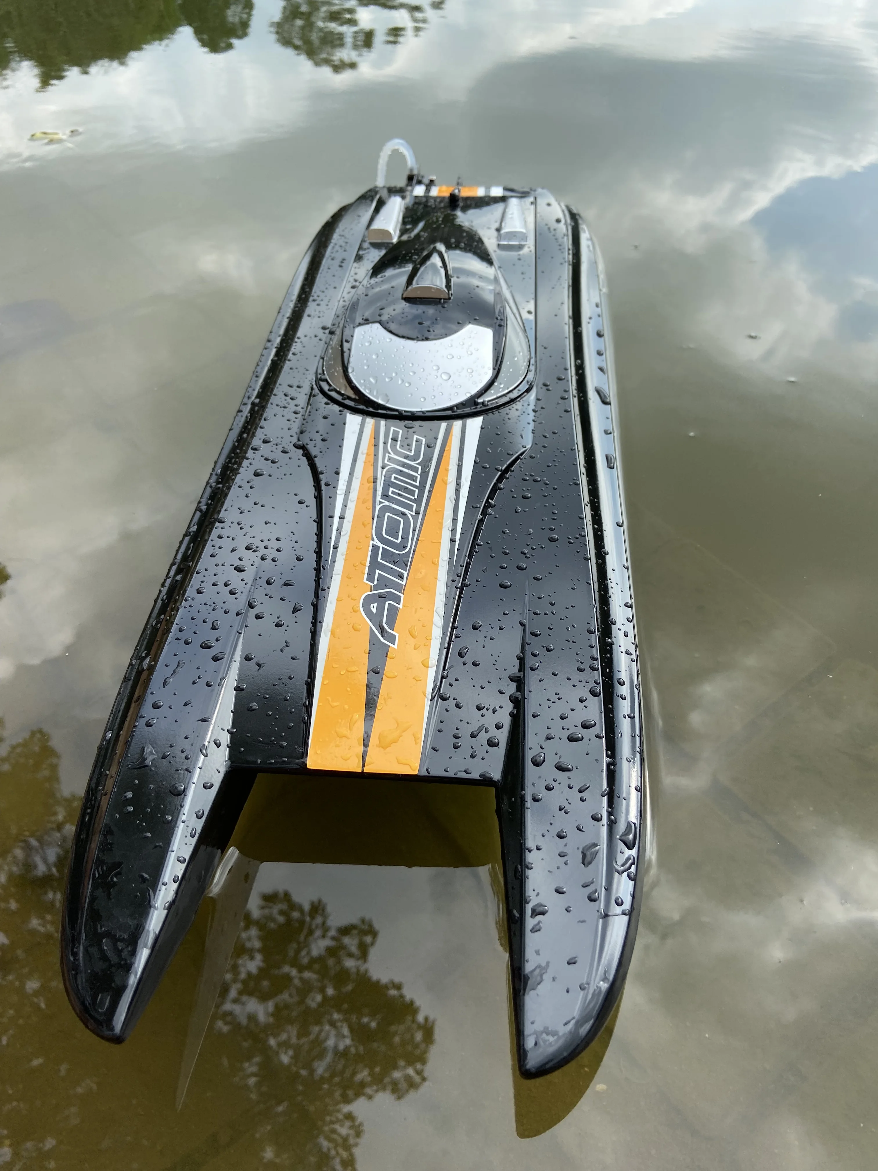 S022 radio controlled boat, 70CM, with max speed of 60 km / h, brushless motor, suitable for amateur boats, competitive adu