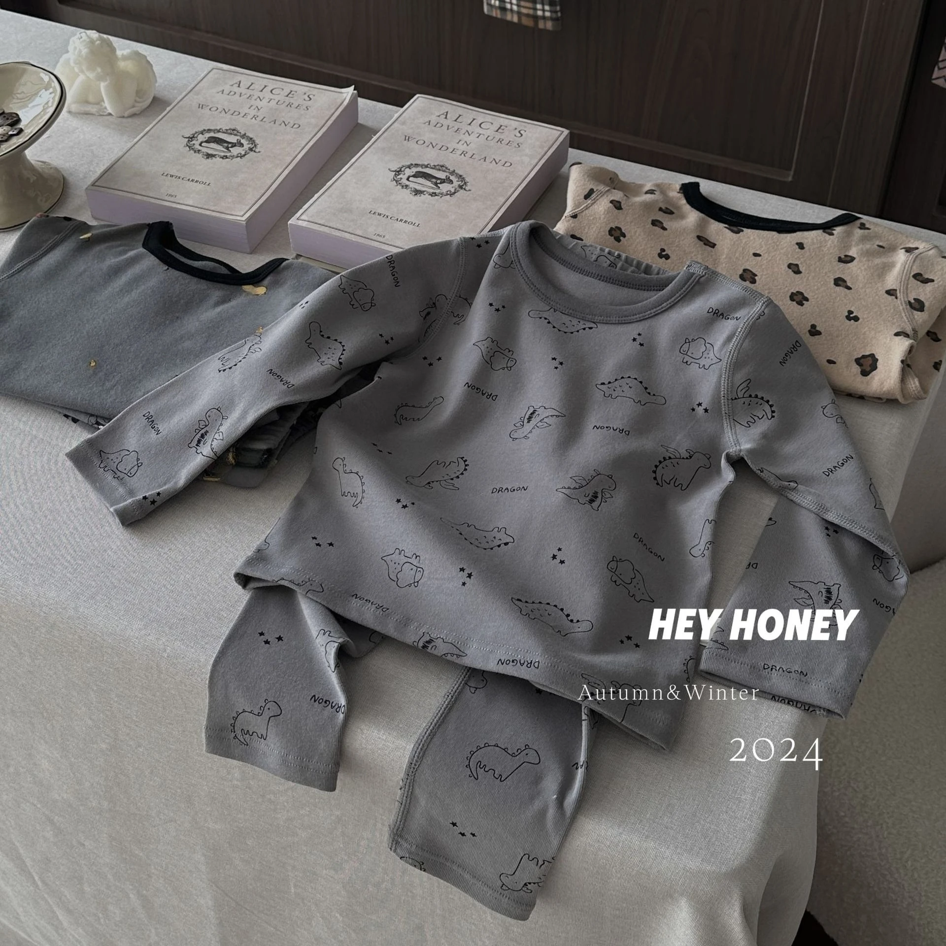 

Cartoon Printed Pajama Set Cute Casual Spring Autumn Fashion Soft and Comfortable Long Sleeved Long Pants Pajamas 2 Piece Set