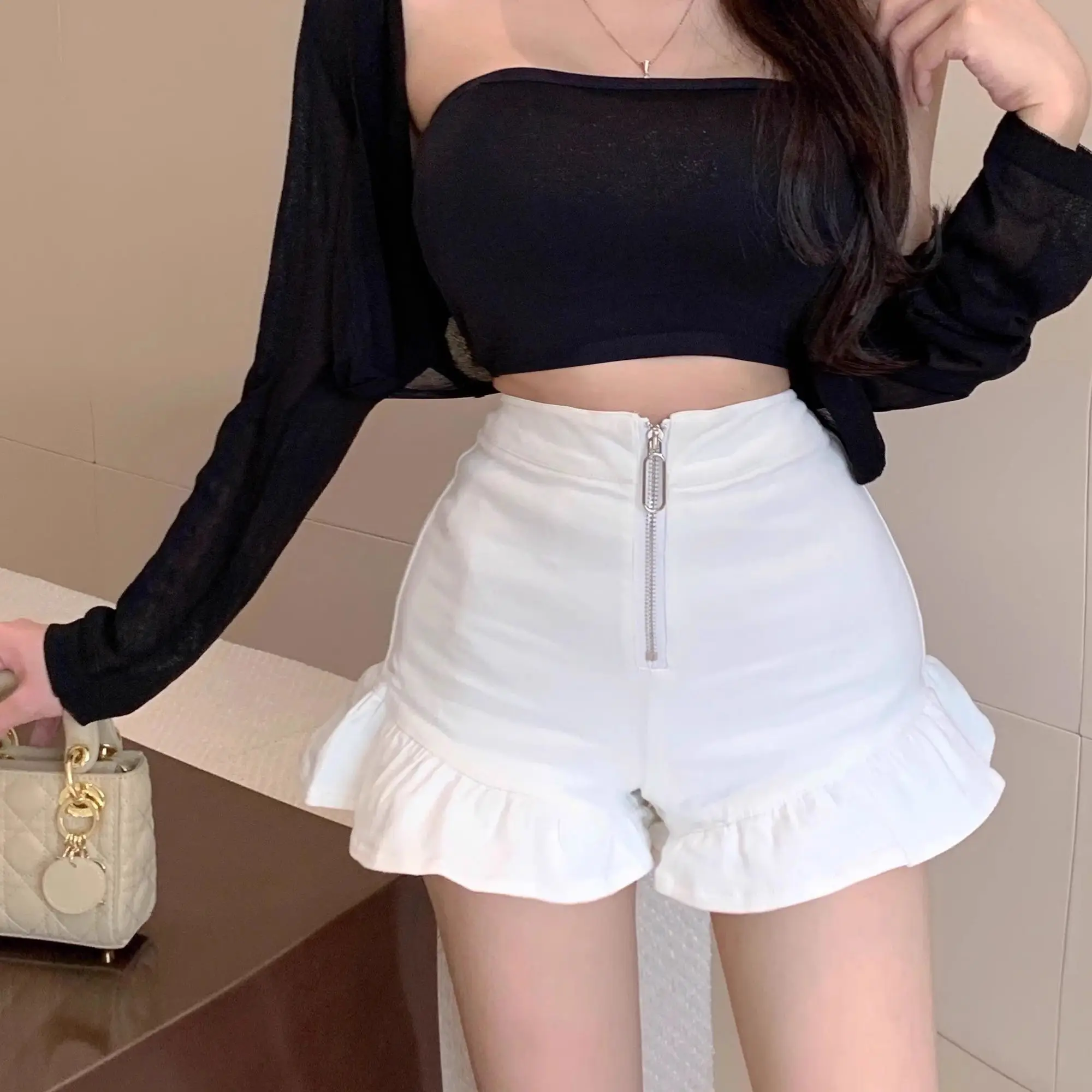 

2026 summer new niche versatile high-waisted A-word hip-wrapped shorts for women, small men wear thin culottes