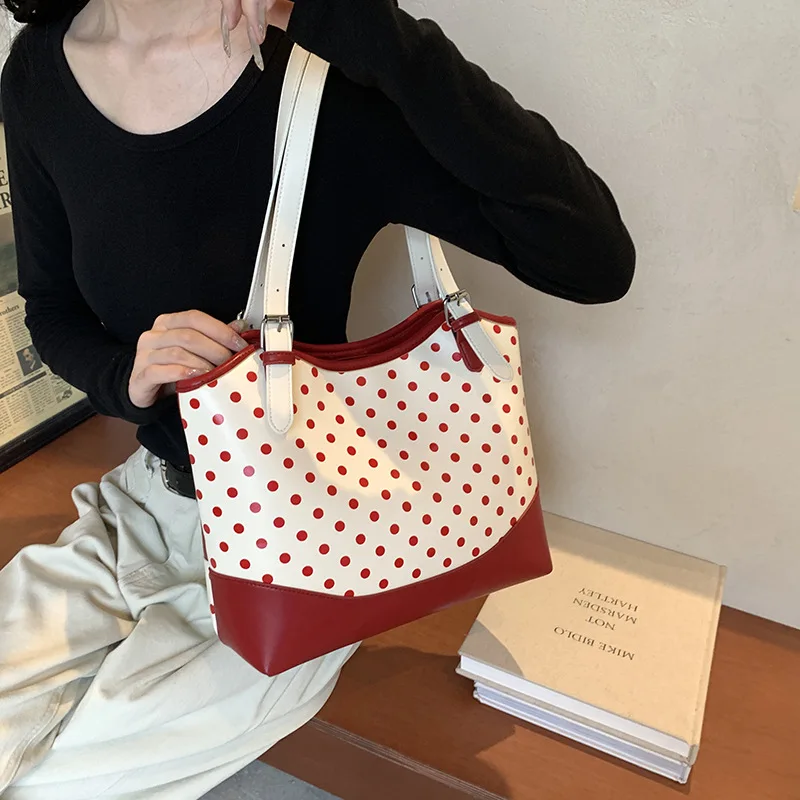 Retro Contrast Wave Portable Underarm Bag Ladies 2024 New Summer Niche Design Large Capacity Tote Bag