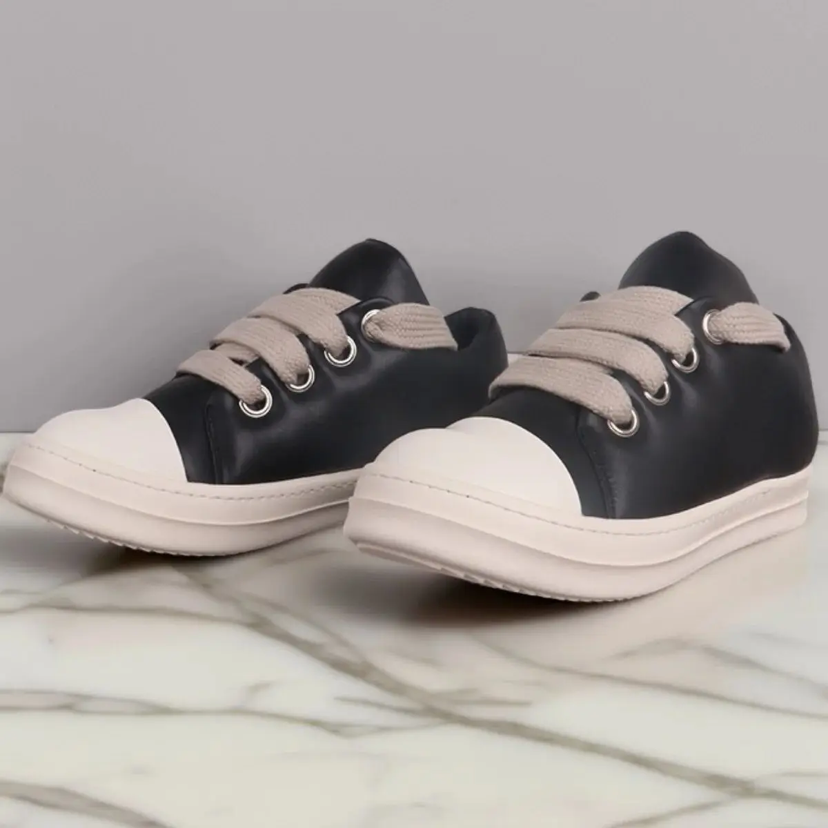 Men's Casual Leather Shoes Women Low Top Jumbo Lace-Up Luxury Designer Black White Sneakers Wide Shoelaces Autumn Bread Shoe