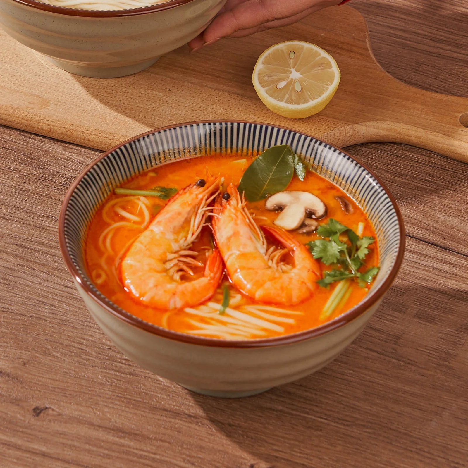 2/4pcs 7-Inch Striped Ceramic Pasta Bowl- Underglaze Color Design, Durable and Easy to Clean, Ideal for Soup, Ramen, Pasta