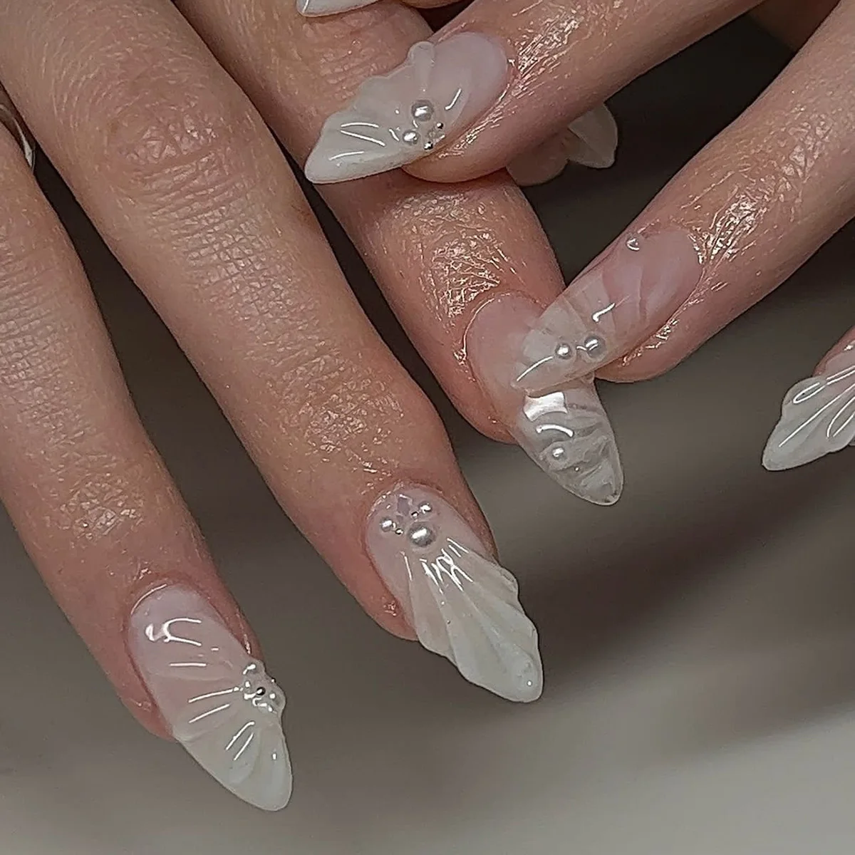 

24Pcs Mermaid Aurora Nude Nails Press Ons with 3D Shell Design French Summer Manicure Tips Art Trendy Detachable False Nails Set
