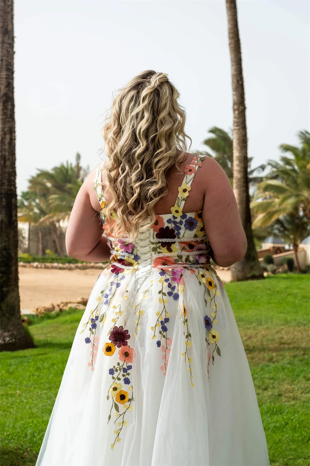 Jessica-Robe de Mariée Brodée de Fleurs en Tulle, Grande Taille, Col en V, Bustier, Tenue de Soirée, Éducative