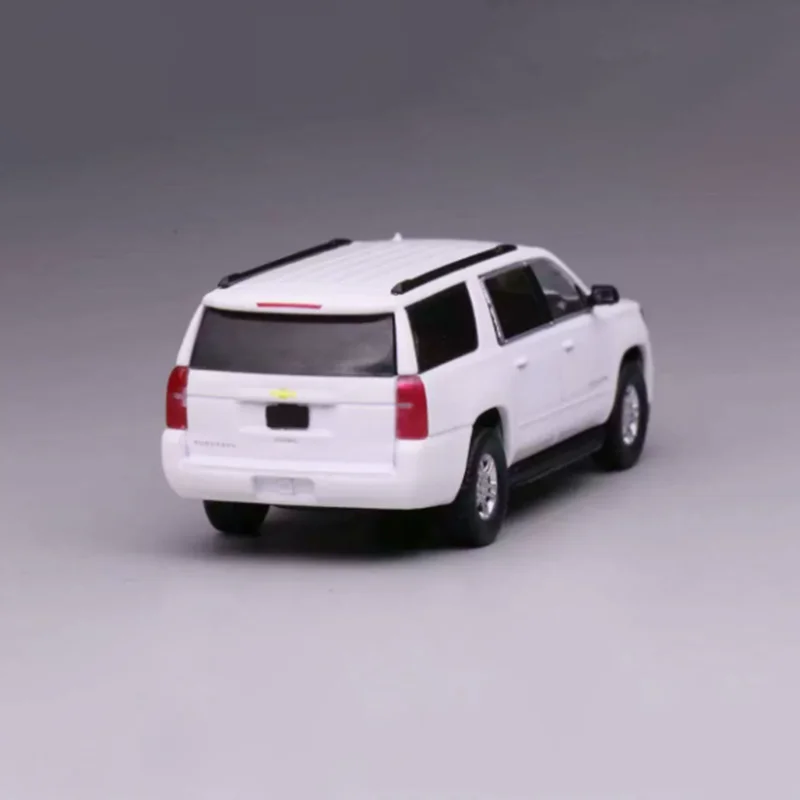 596 Diecast 1:64 Scale Suburban Full-Size SUV Alloy Car Model Static Display Collectible Toy Gift Souvenir Decoration