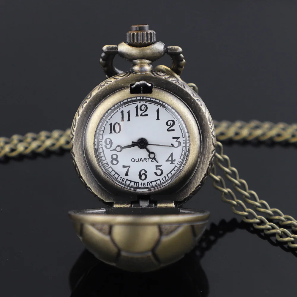 لطيف كرة القدم على شكل تصميم صغير ساعة جيب كوارتز صغيرة التناظرية سلسلة بدلاية رجل إمرأة أطفال قلادة مجوهرات على مدار الساعة هدية