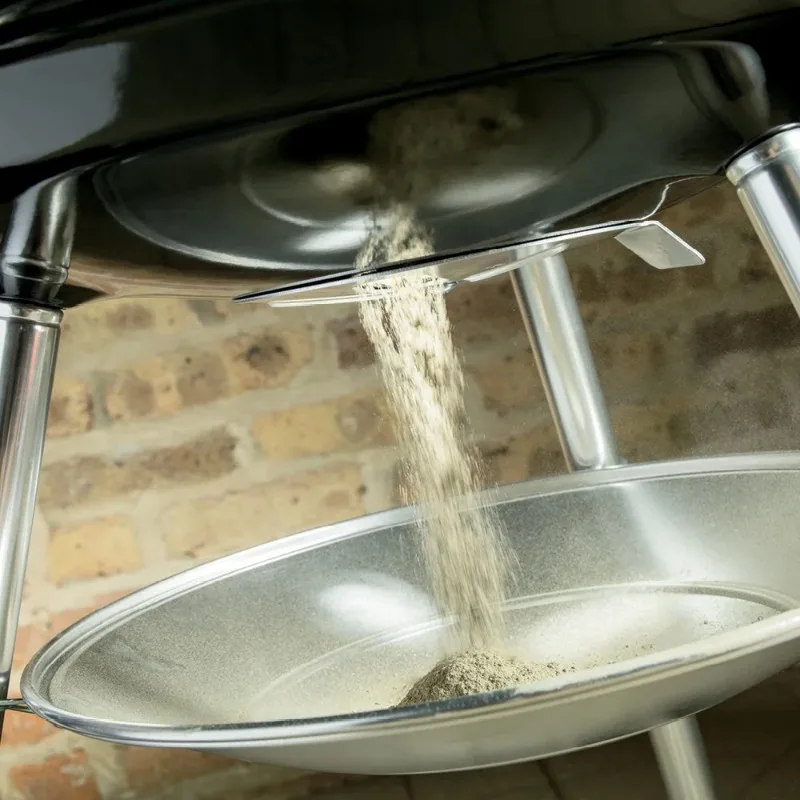 เว็บเออร์จัมโบ้โจพรีเมี่ยม 22" Black Charcoal Grill 22" พื้นที่ทําอาหาร