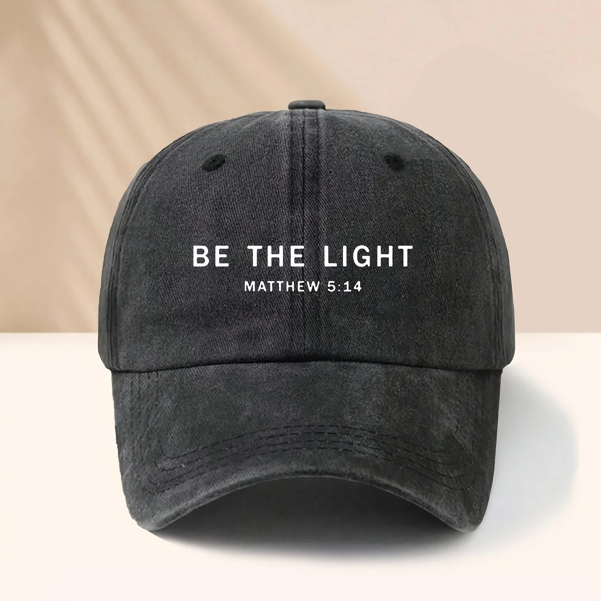 

Бейсболка с принтом "BE THE LIGHT", 1 шт., простая и стильная, с мягкой впитывающей пот лентой, регулируемый размер, легкая.