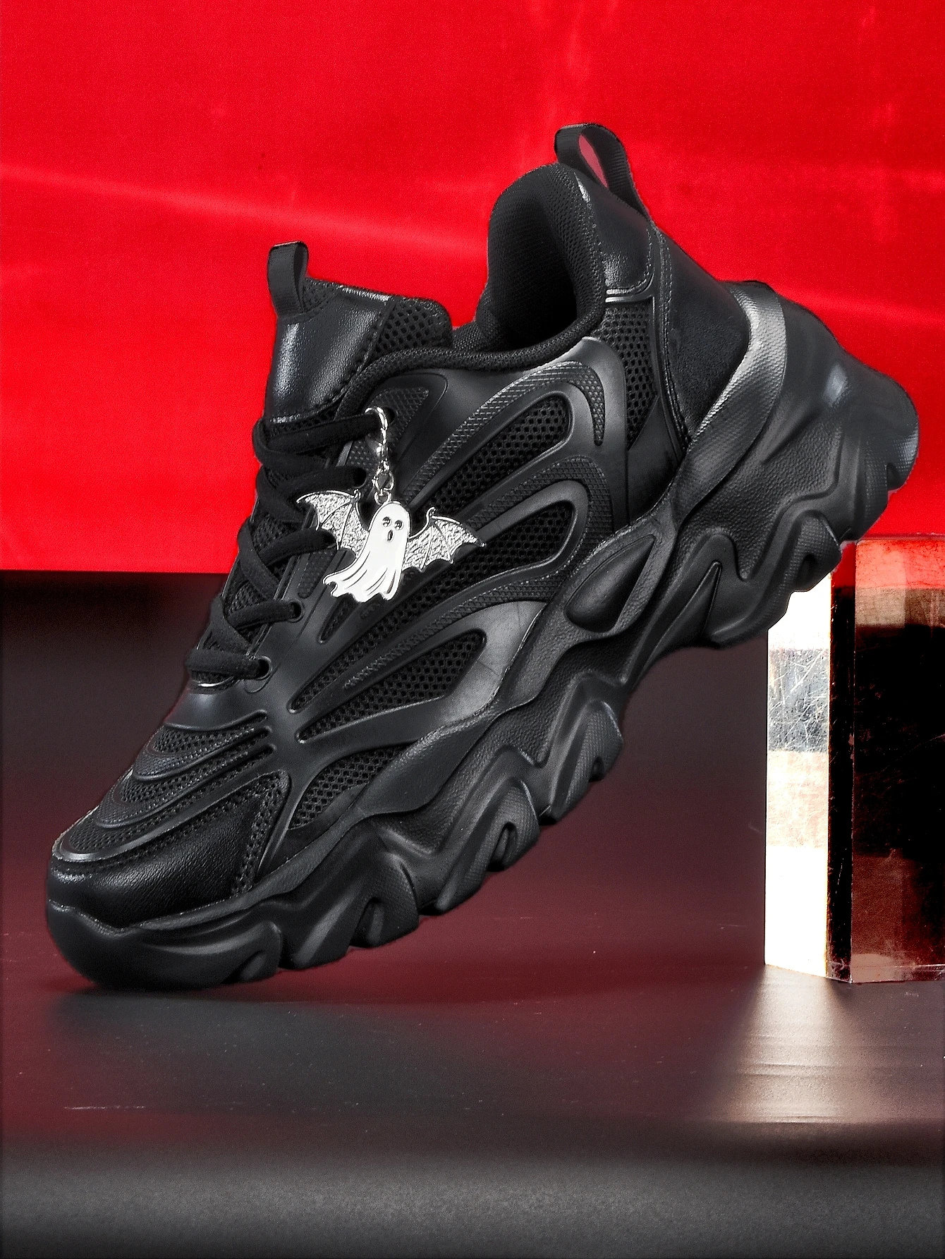 Zapatillas vulcanizadas de mujer con suela gruesa de 5 cm para aumentar la altura, estilo retro Y2K dulce y moderno, decoración de cadena metálica plateada, suela irregular de EVA transpirable, zapatillas casuales negras, zapatos de moda con suela blanda versátiles para estudiantes y fiestas, estilo nicho para salidas diarias y viajes, calzado deportivo de mujer.