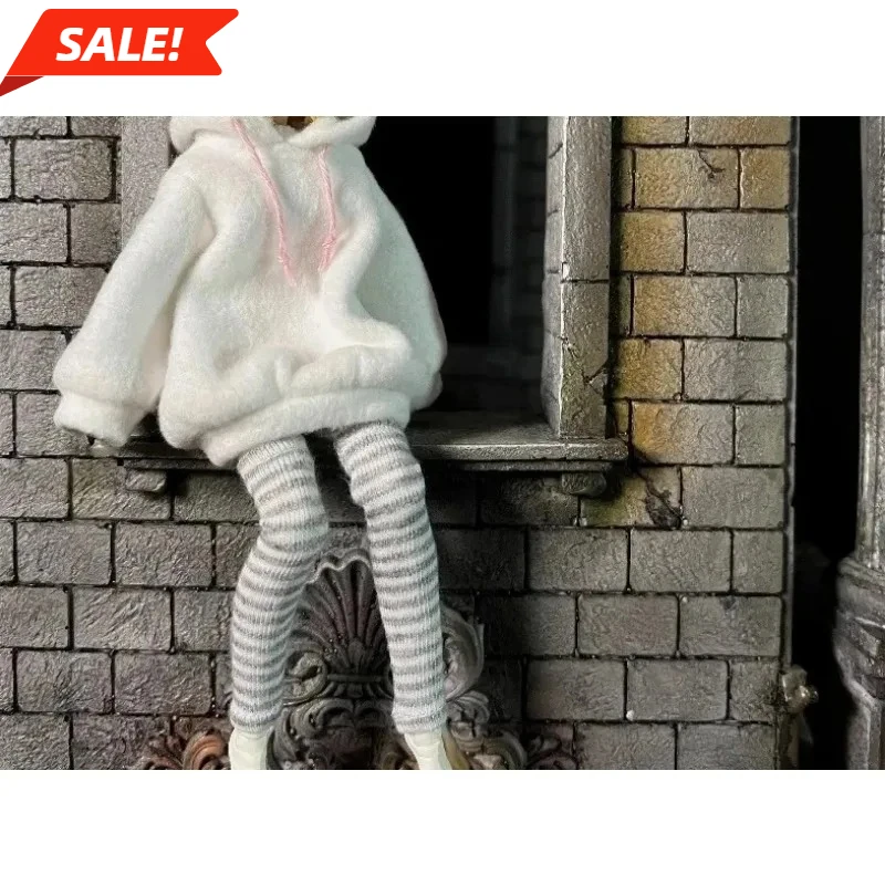 

In Stock 1/12 Scale Female White Hoodie with Hat Winner Soldier Clothes Model for 6inch Action Figures Body Doll