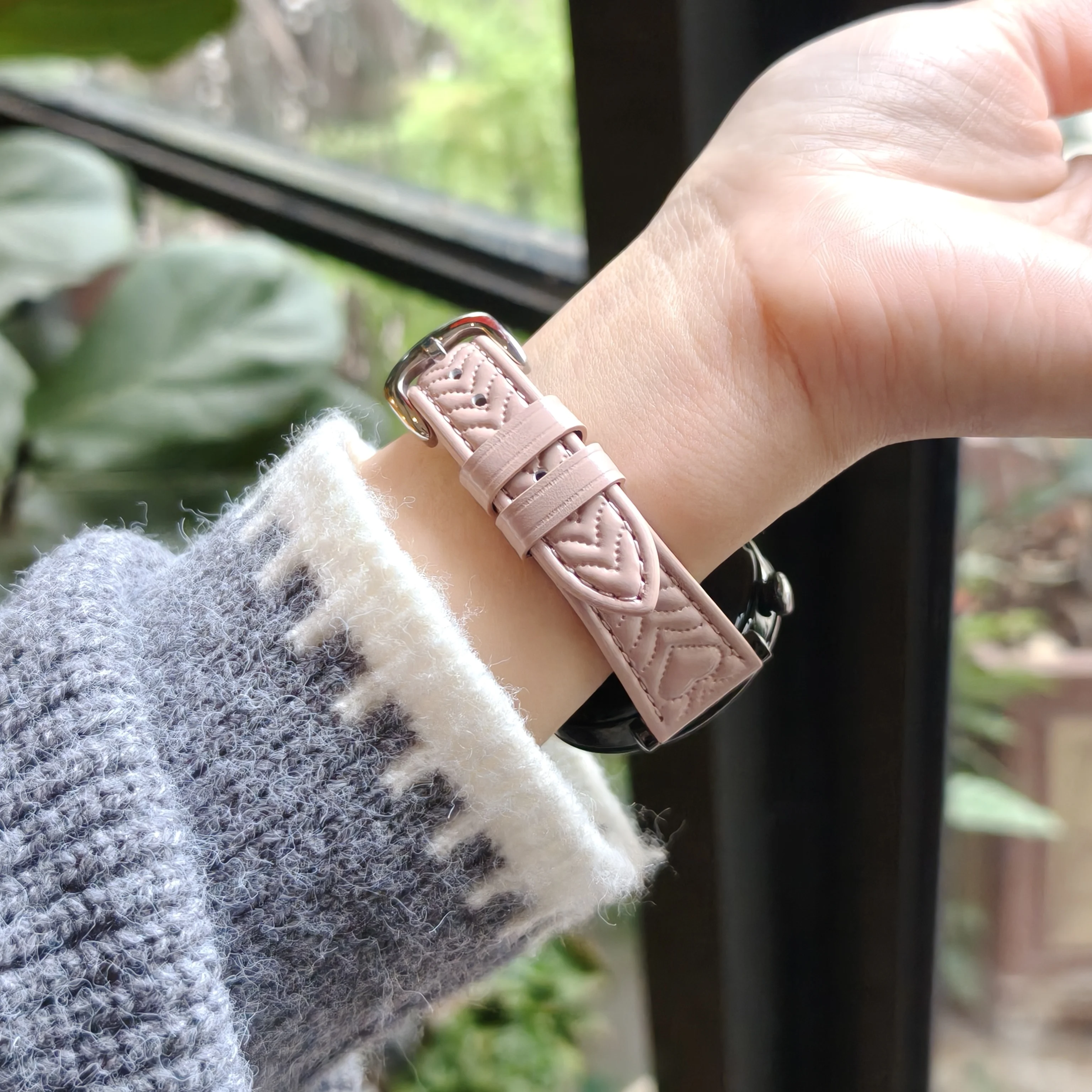Bracelet en cuir gaufré en forme de coeur, adapté aux bracelets multicolores Samsung Galaxy 18 mm/20 mm/22 mm, compatible avec Samsung Galaxy Watch 4/5/6 40 mm, bracelet de mode pour femme de style Chanel
