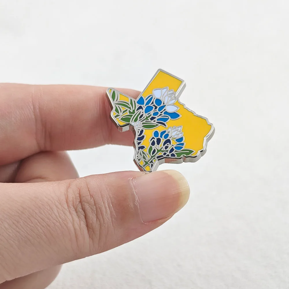 Texas Bluebonnet Emaille-Pin in Form einer Staatskarte, Blumenbrosche, Metallabzeichen, Anstecknadel, US-Reisesouvenir, Schmuckgeschenk für texanische Freunde – Detail 4