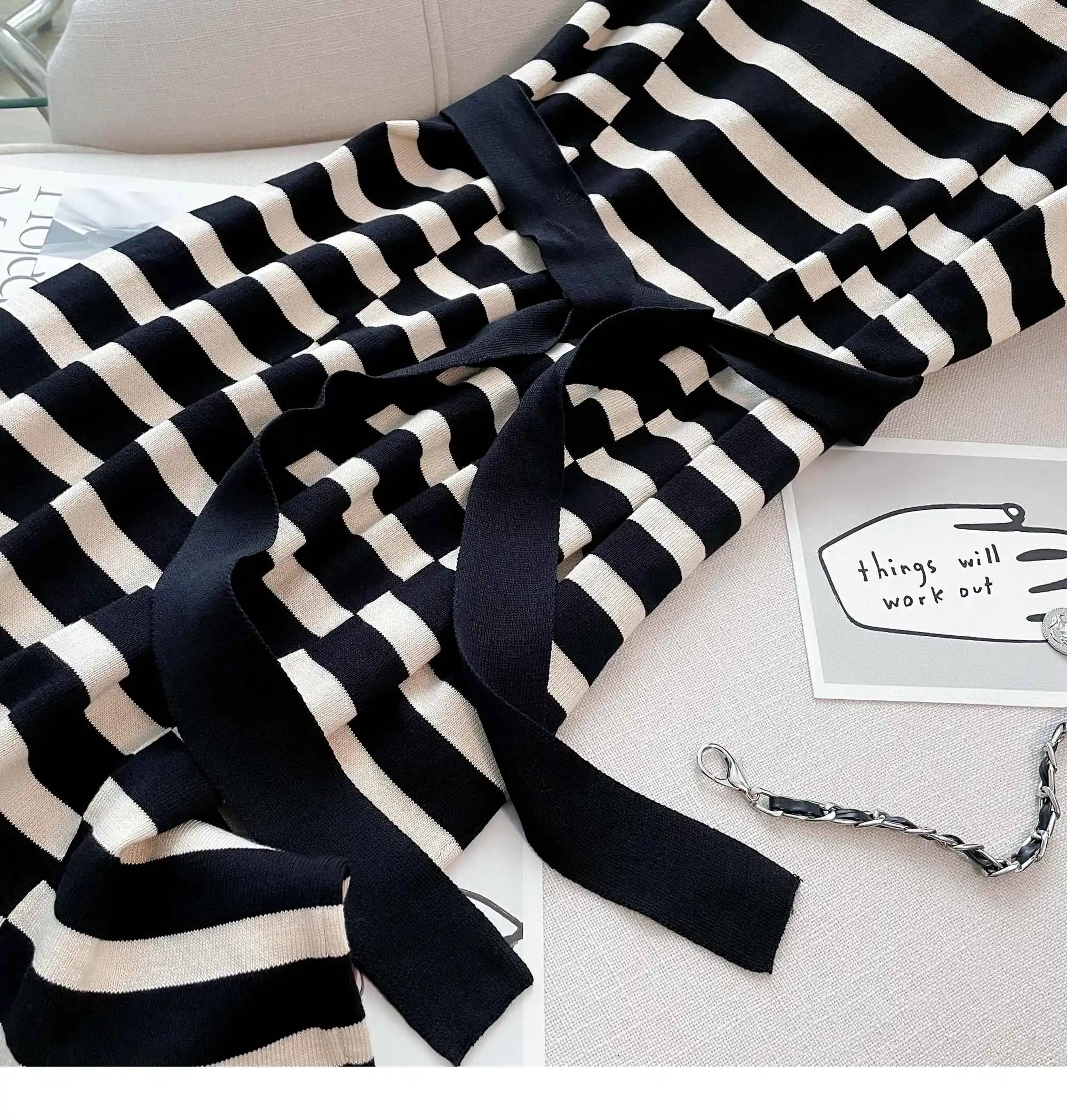 Dzianinowe sukienki imprezowe w paski dla kobiet na lato Elegancki temperament Okrągły kołnierzyk Bez rękawów Casual Lace Up Midi Dress Femme