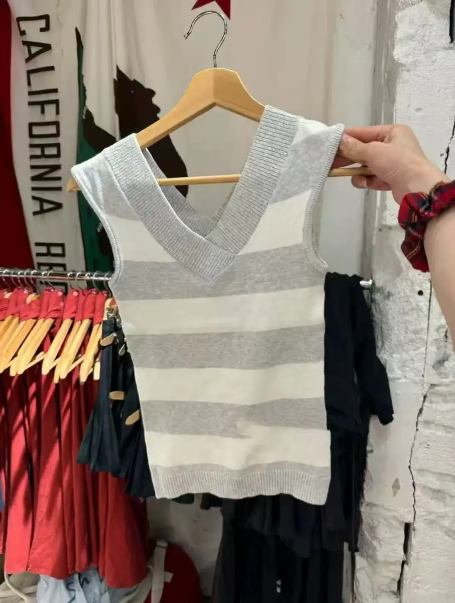 

Cute Striped Knitted V-neck Slim Vest Women Summer Cotton Chic Sweater Sleeveless Tank Tops Female Preppy Style Sweet Crop Top