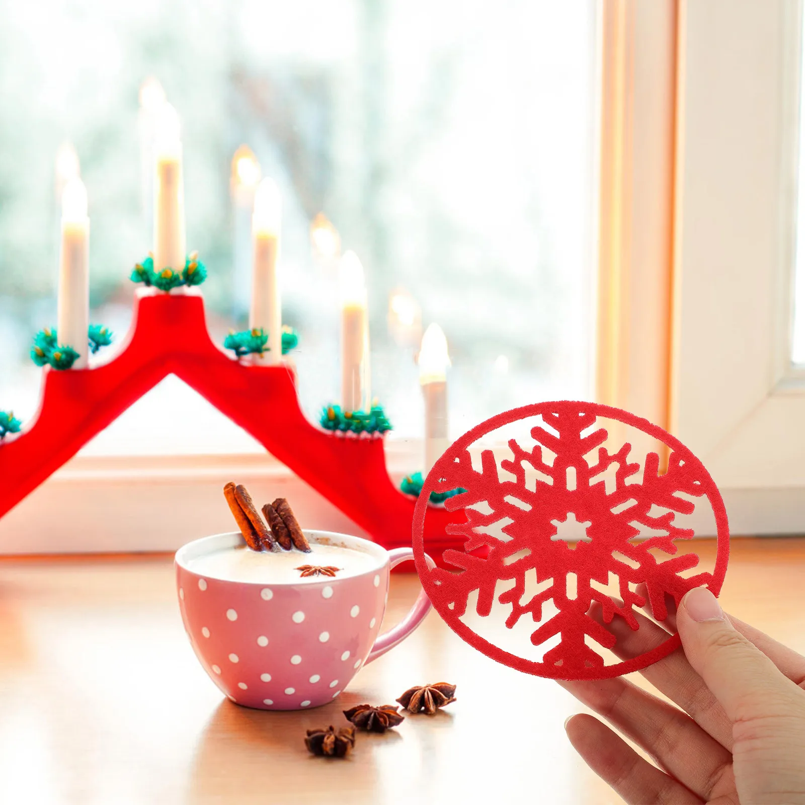 6Pcs Xmas Felt Coaster Heat Insulation Cup Mat Round Non Slip for Home Desk Holiday Party Tableware Accessory Festive Design