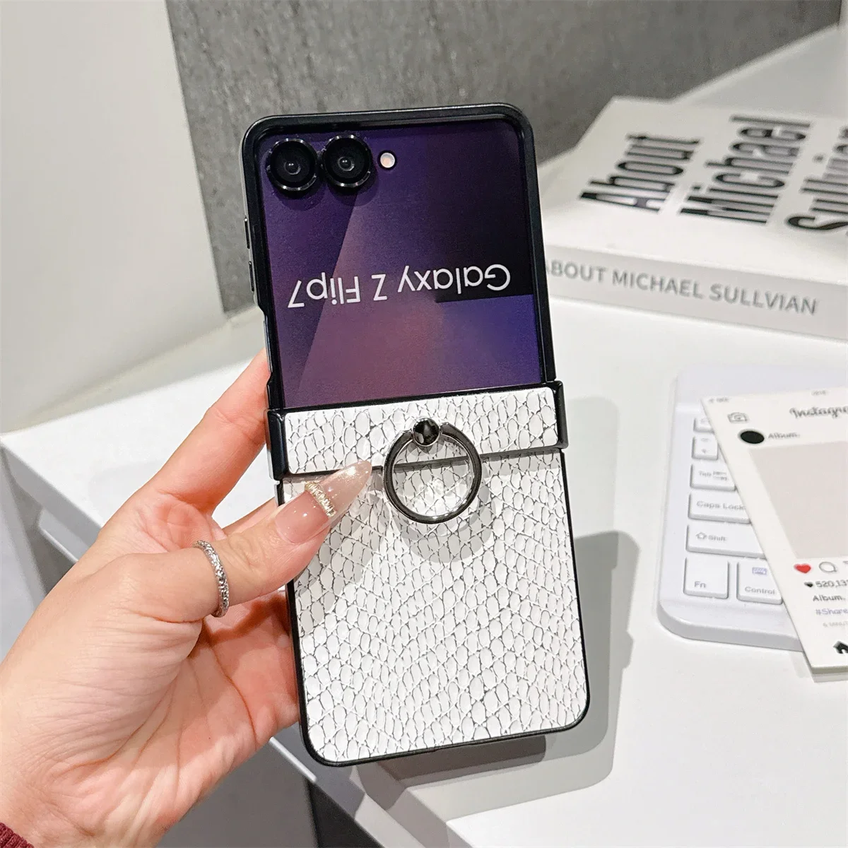 Luxuriöse Schlangenleder-Handyhülle mit Ring, tragbare Handyhülle für Samsung Galaxy Z Flip7 Flip6 Z Flip 6 Z Flip5 Flip4 Flip3 Rückseite