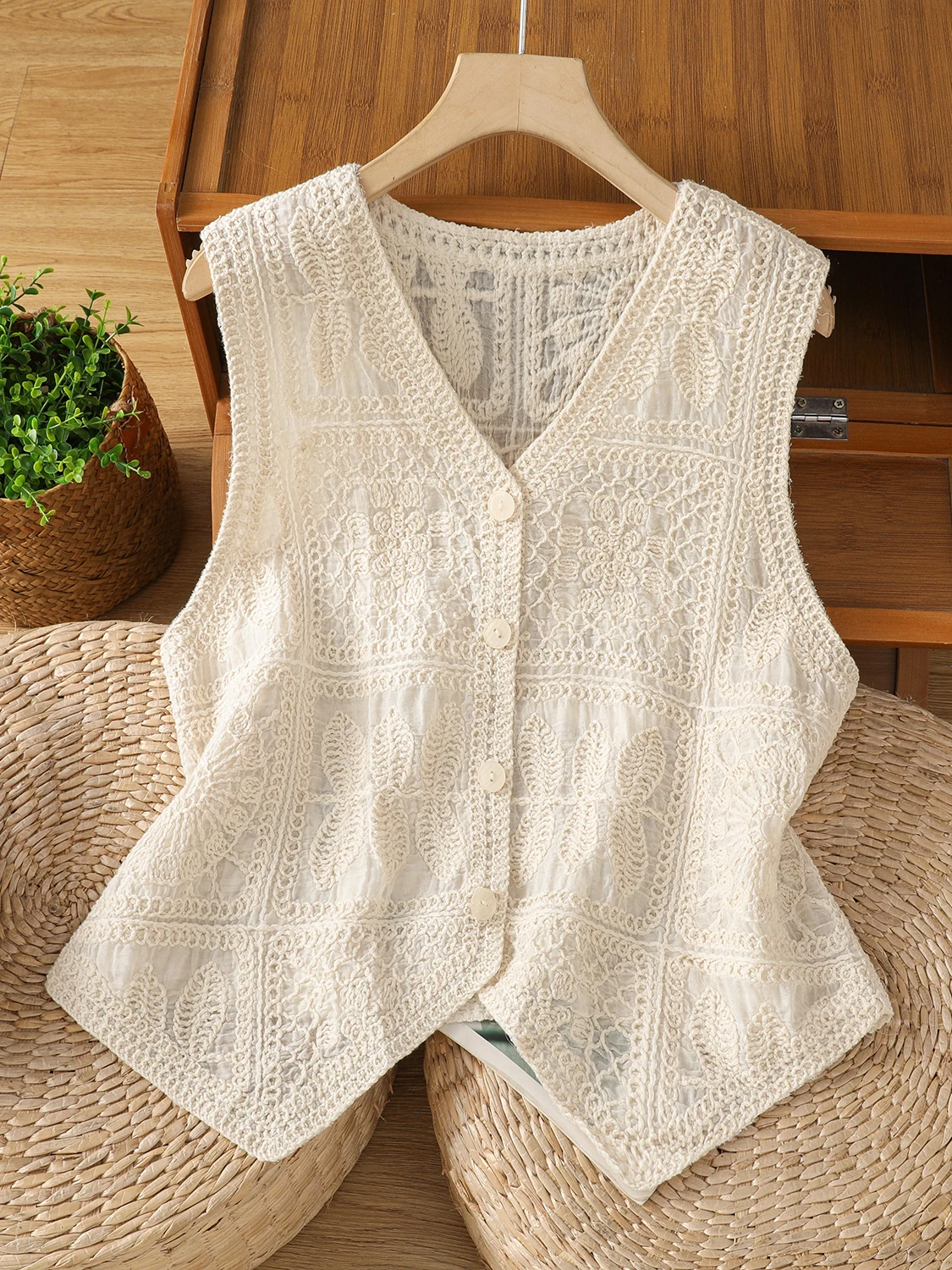 

n Embroidered V-Ne Women's Jaet Loose Hook Flower Design Summer Outerwear Tank Top Thin Commute Sle Single Button