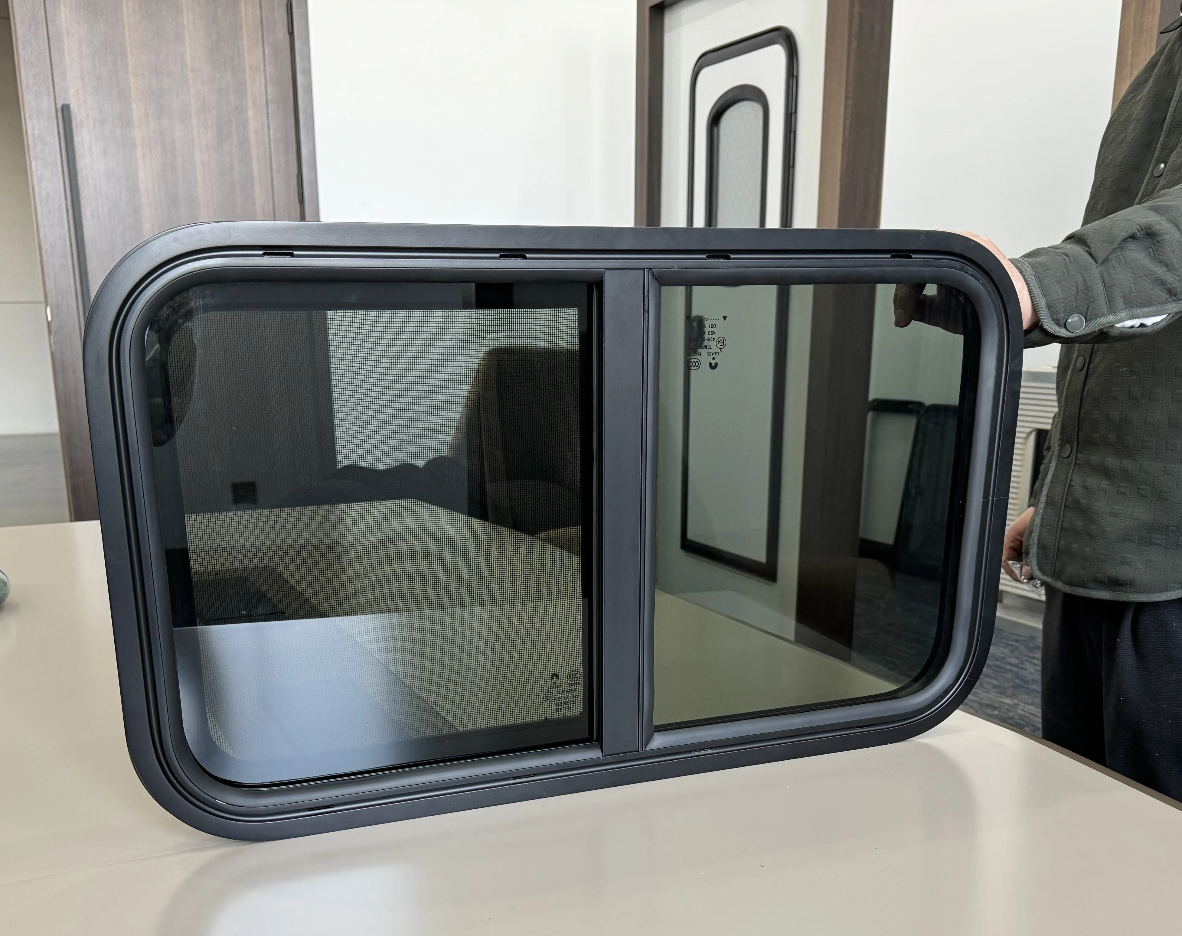 Aluminum Alloy 610x381mm Tempered Glass Camping Caravan RV Sliding Window Open One Side Flynet Windshield Warranty Custom Sizes