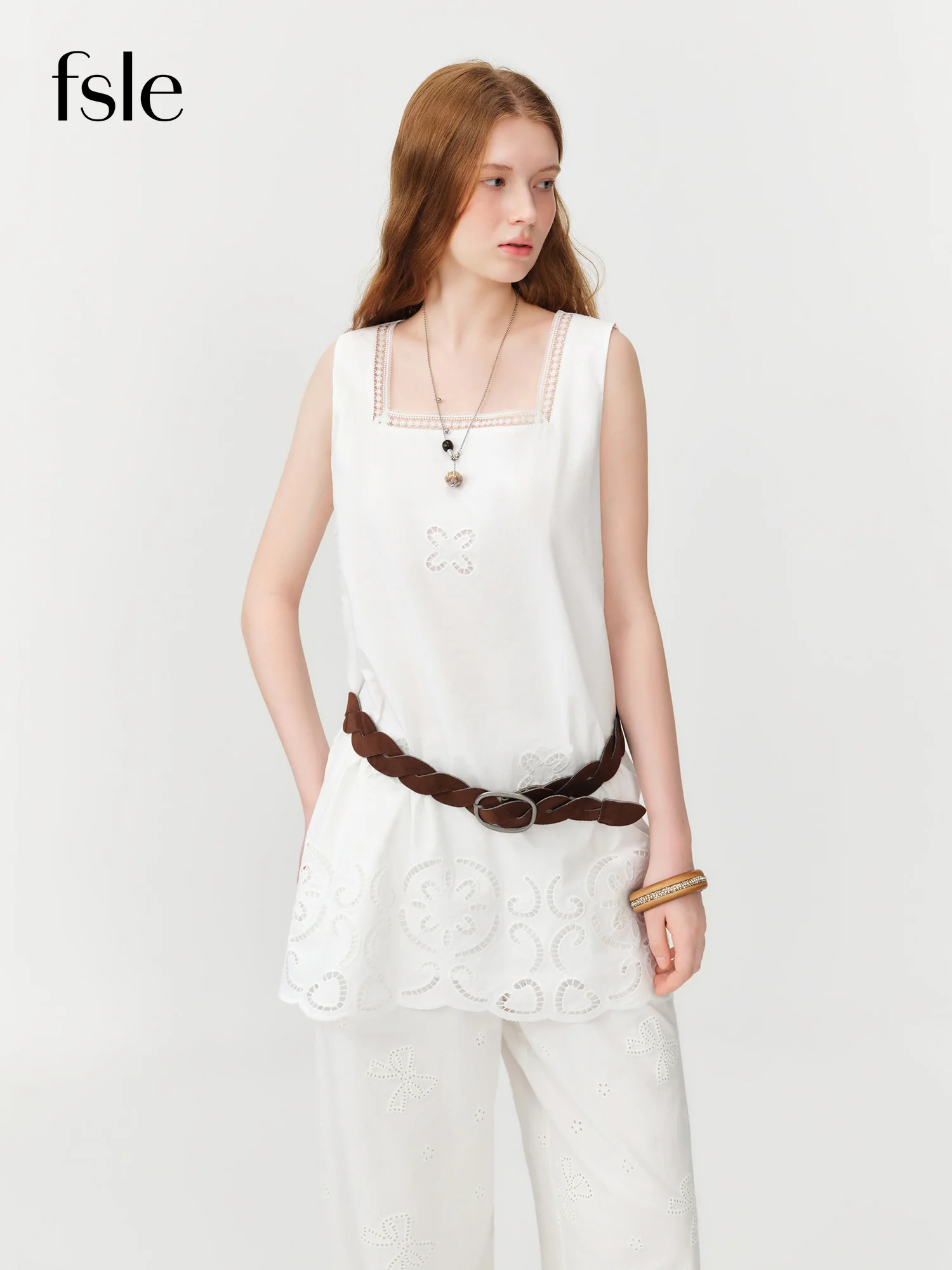 

FSLE Women 2026 Summer New Arrival French Square Neck Hollow Out Embroidered Sleeveless Blouse Elegant White Casual Top Tank Top