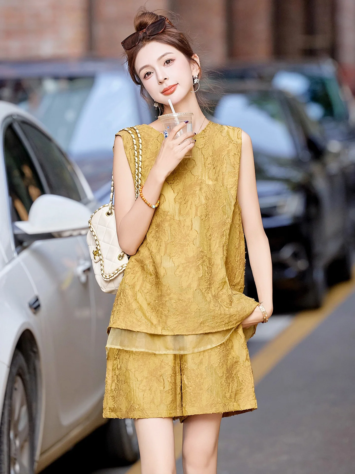 

Элегантный модный женский комплект-двойка: топ без рукавов и шорты, высококачественный, стройнящий, летний, трендовый, с круглым вырезом, пуловер, коллекция 2026