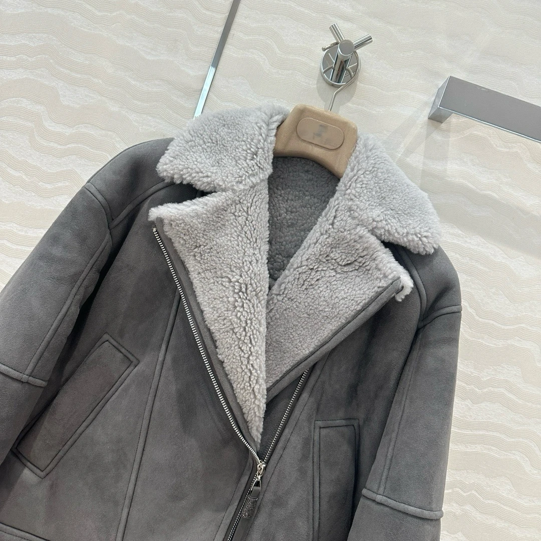 Exquisitely trimmed zipped suede casual shearling jacket