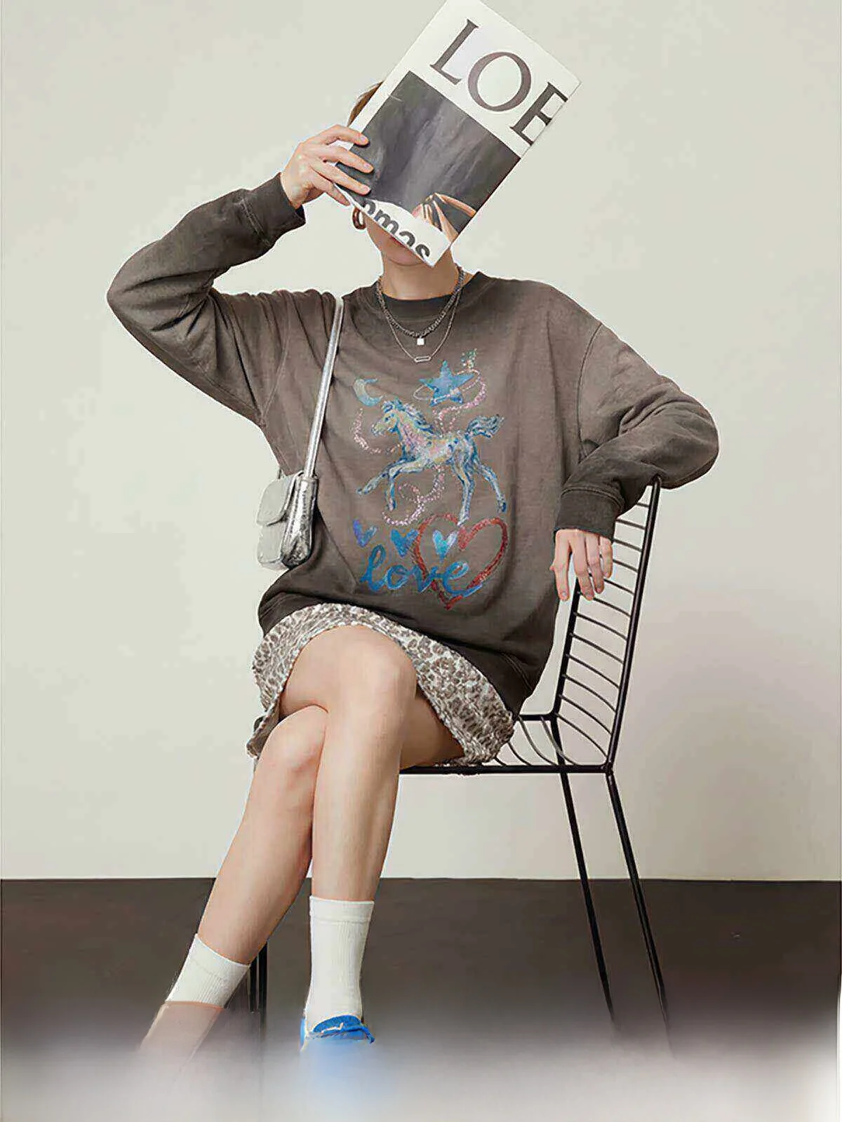 

Loose Women's T-shirt Pearl Powder Trail Wasteland Grey Printed Casual Spring Fashion Week Long Sleeve round Neck Top